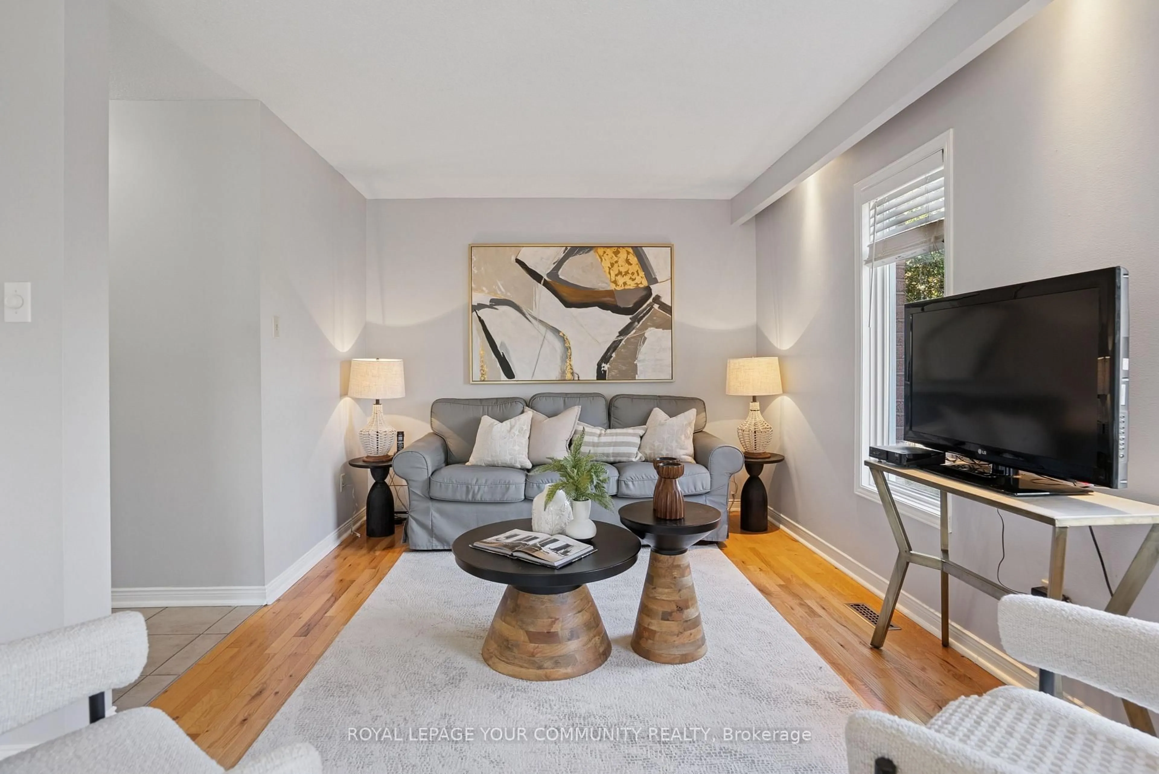 Living room with furniture, unknown for 99 Durie Lane, Markham Ontario L3T 5H4