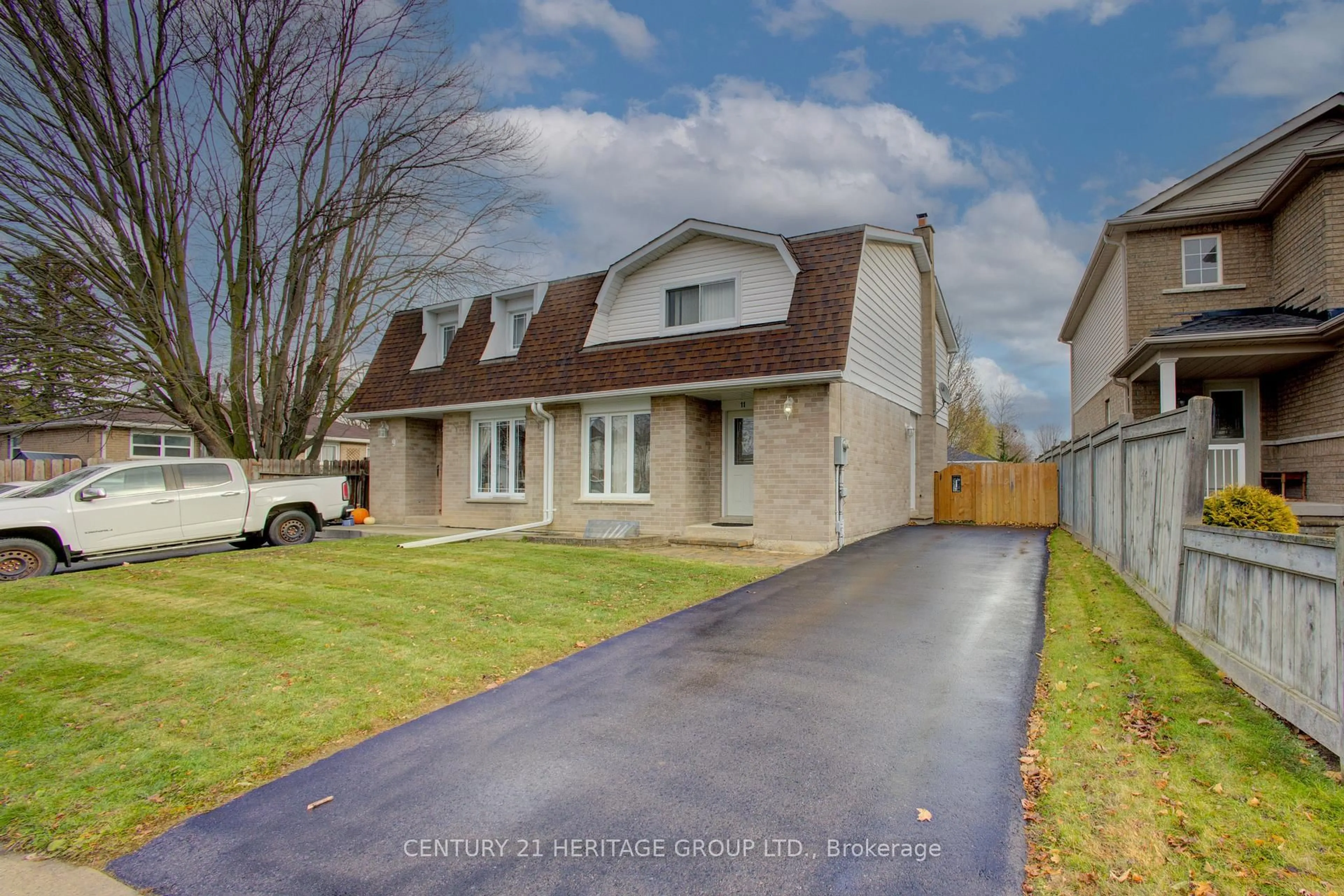 A pic from outside/outdoor area/front of a property/back of a property/a pic from drone, street for 11 Knight St, New Tecumseth Ontario L9R 1C1