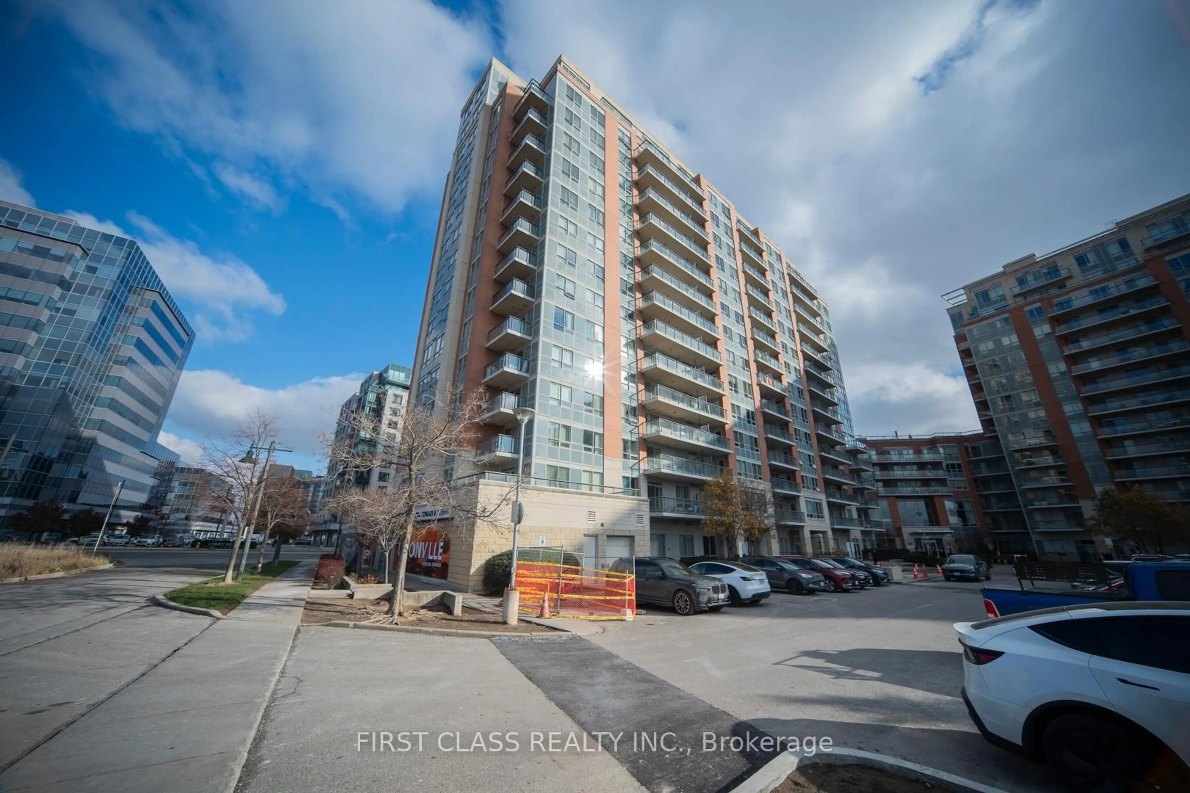 A pic from outside/outdoor area/front of a property/back of a property/a pic from drone, unknown for 60 South Town Centre Blvd #1608, Markham Ontario L6G 0C5
