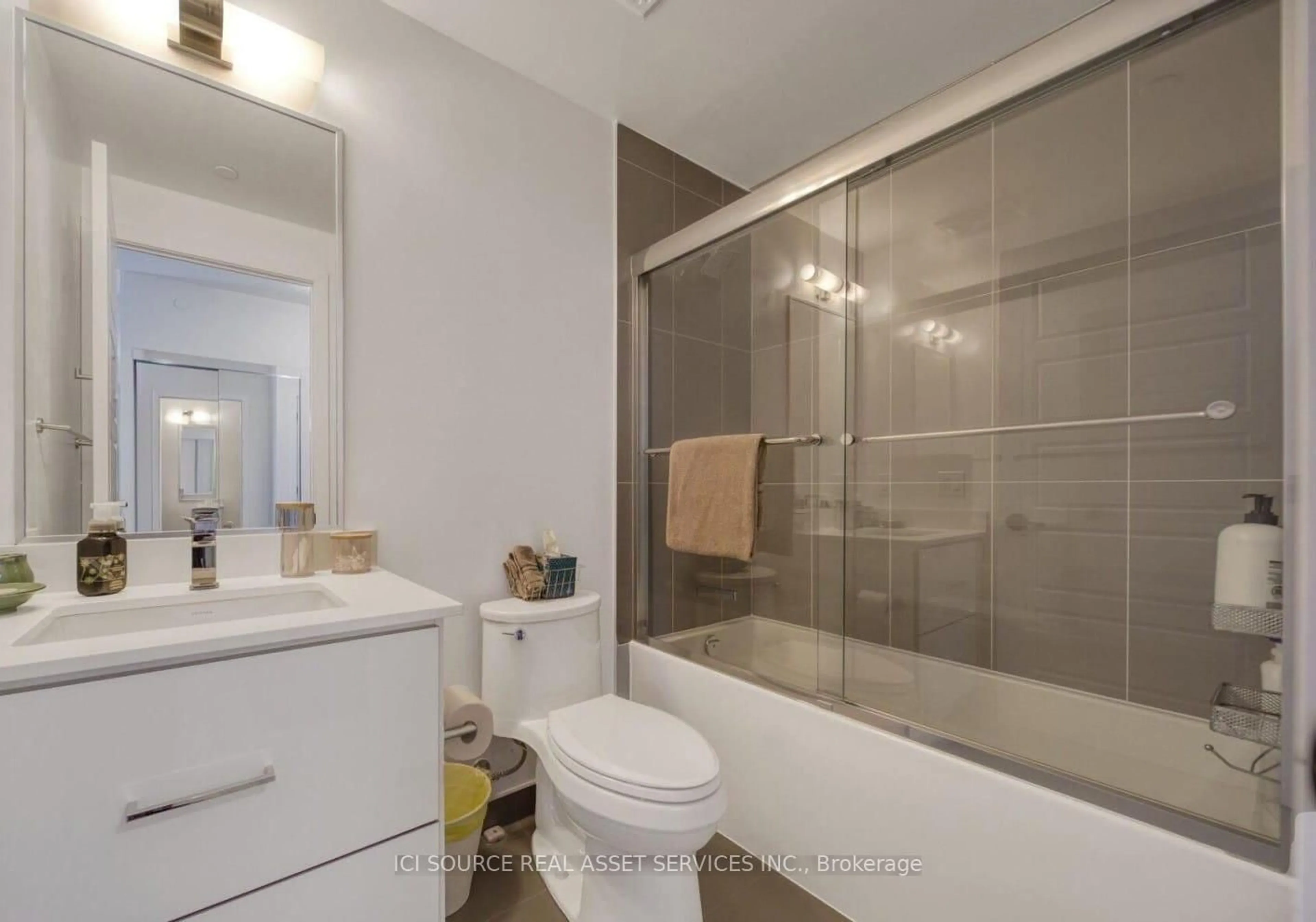 Standard bathroom, ceramic/tile floor for 415 Sea Ray Ave #352, Innisfil Ontario L9S 0R5