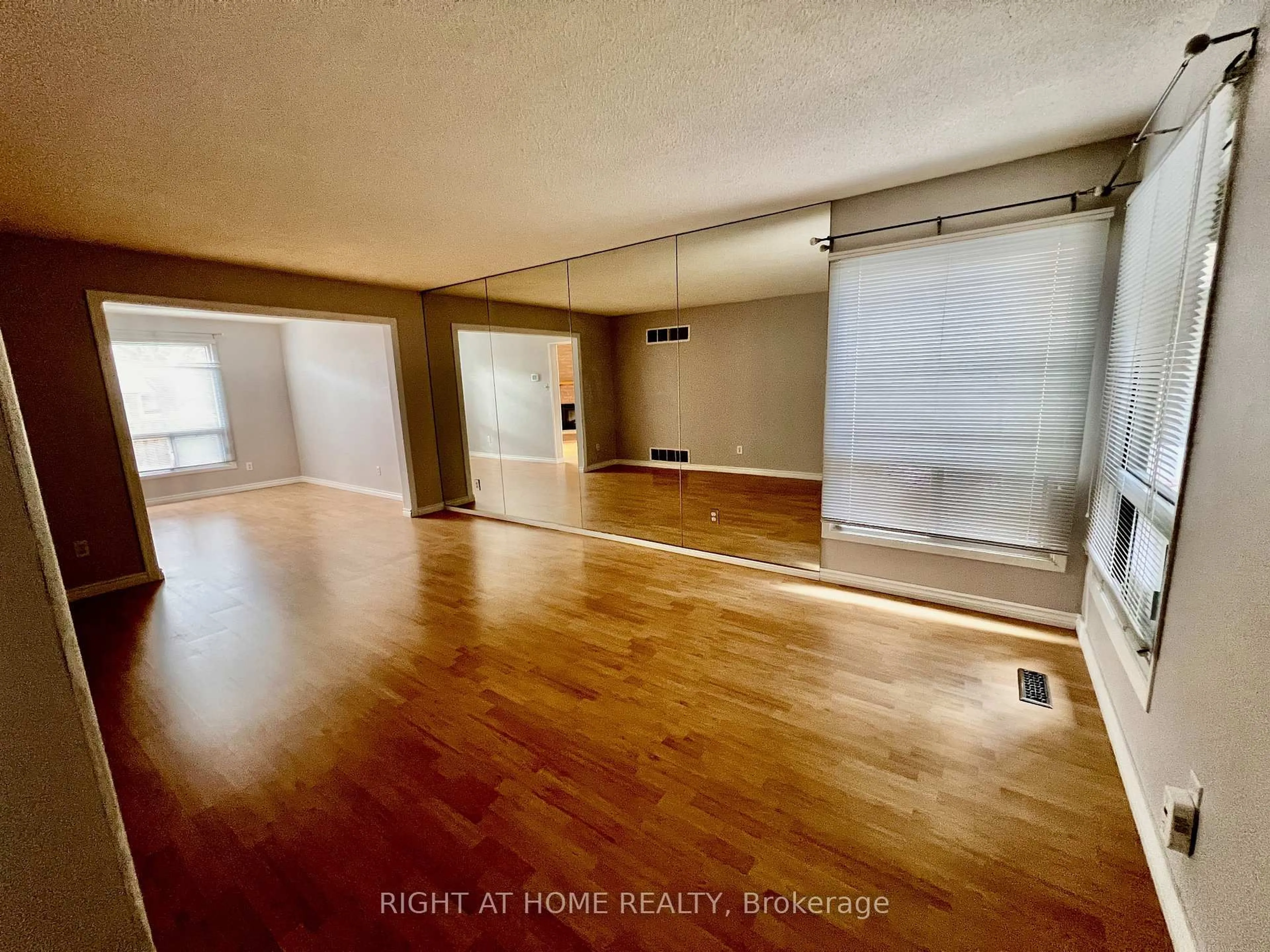 A pic of a room for 33 Fullerton Cres, Markham Ontario L3R 3G4