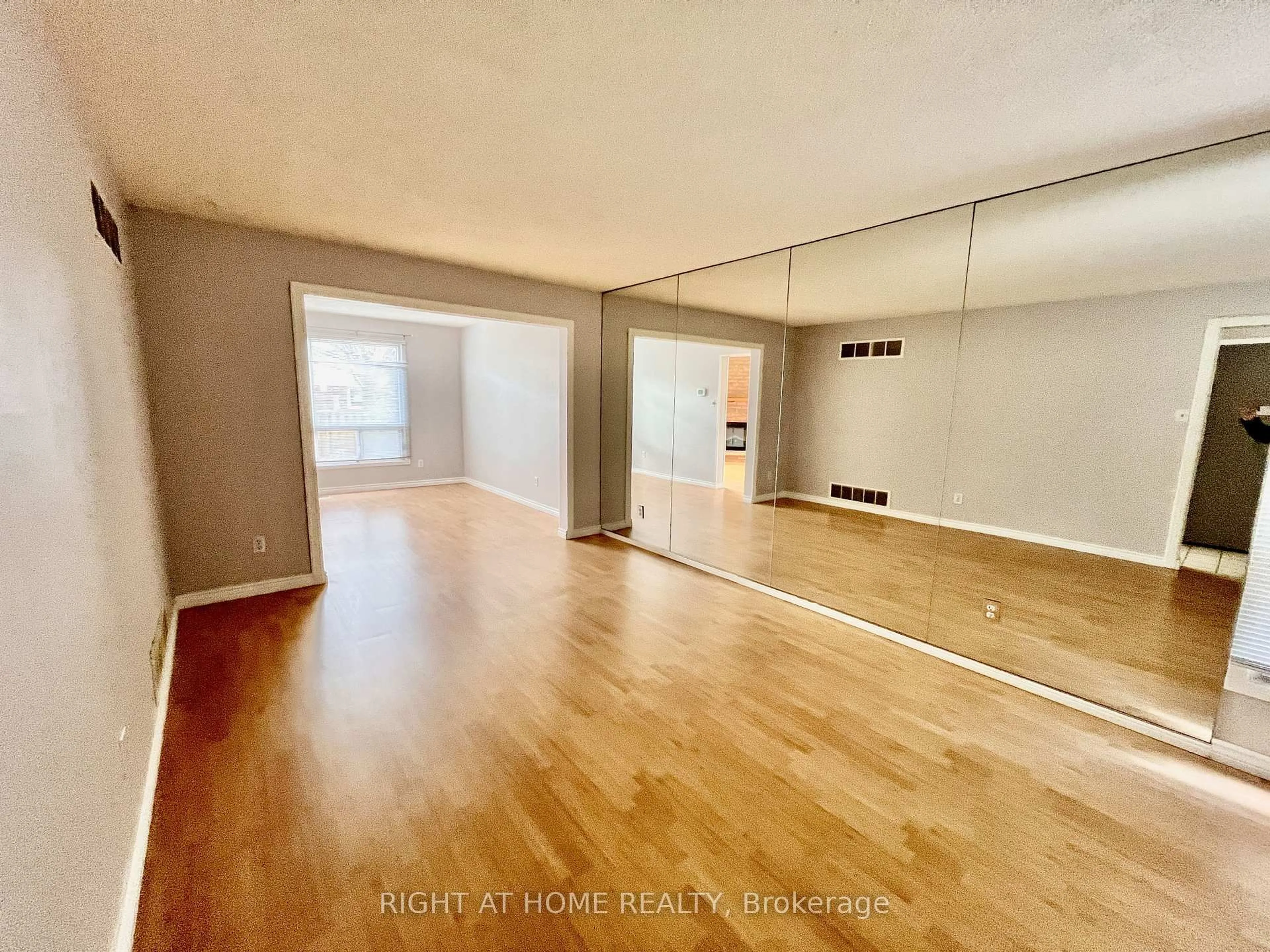 A pic of a room for 33 Fullerton Cres, Markham Ontario L3R 3G4