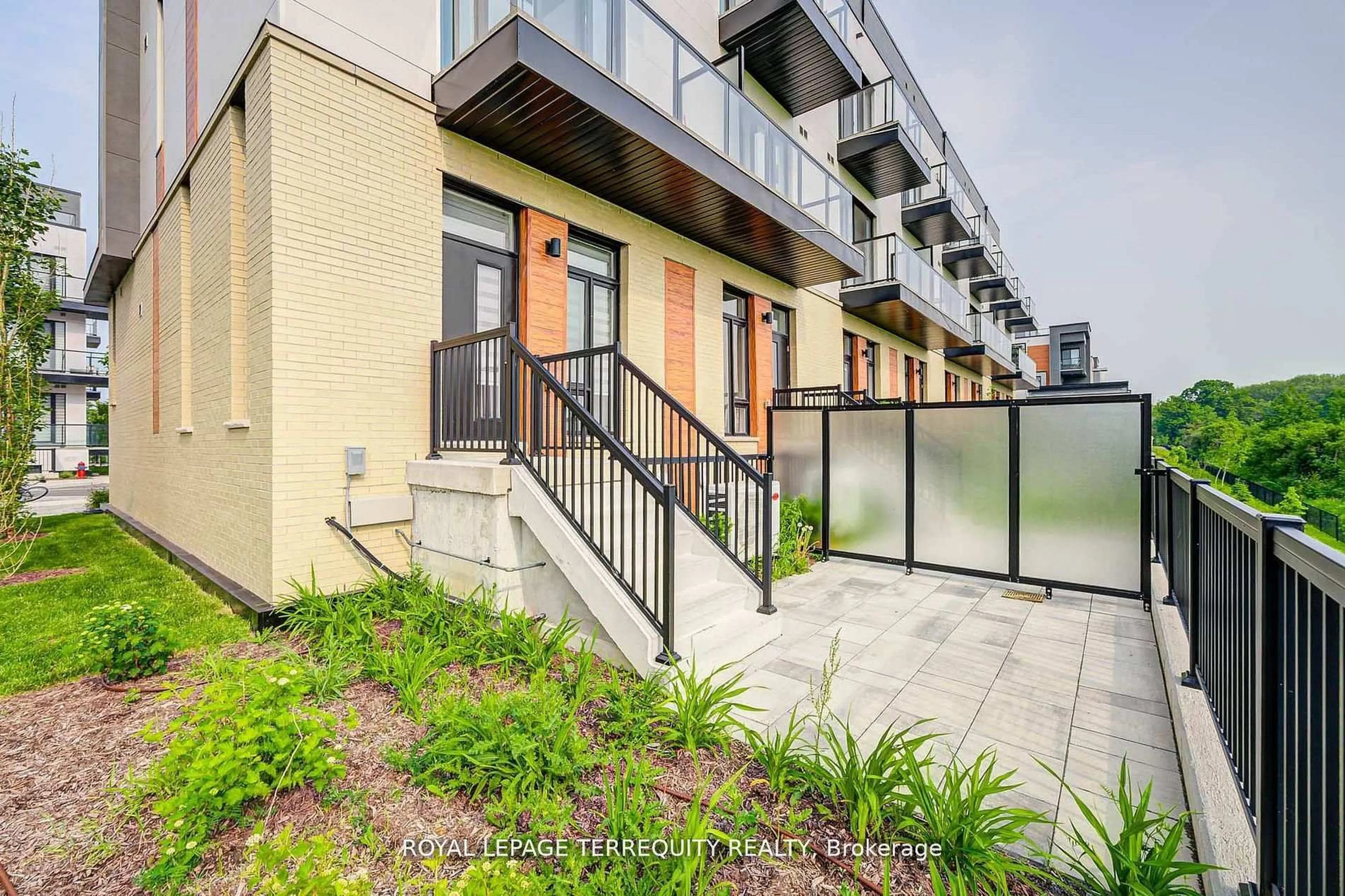 Patio, street for 7 Steckley House Lane #601, Richmond Hill Ontario L4S 0N1