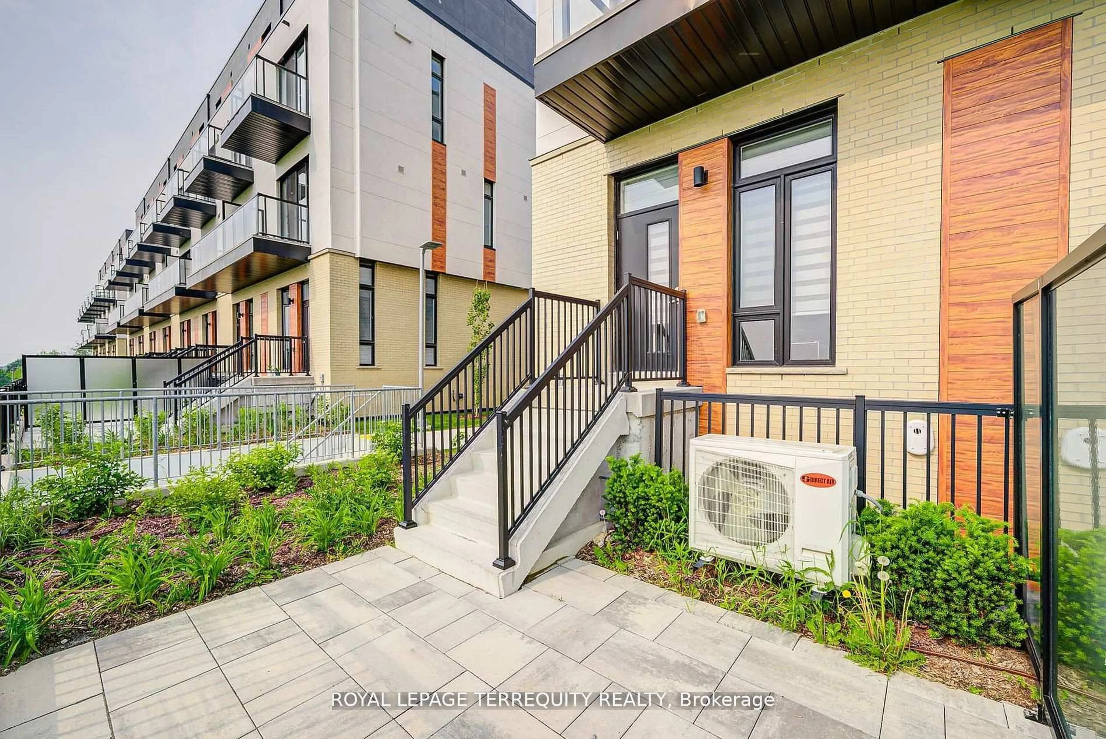 Patio, street for 7 Steckley House Lane #601, Richmond Hill Ontario L4S 0N1