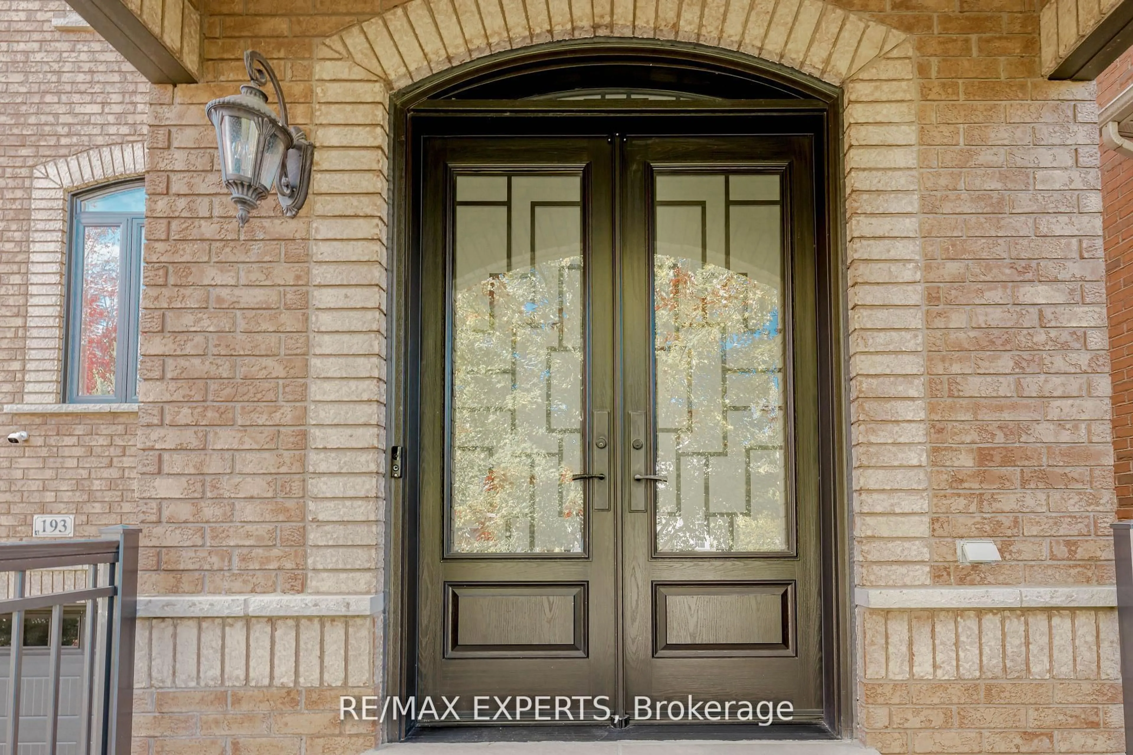 Indoor entryway for 193 Fairlane Cres, Vaughan Ontario L4H 2H1