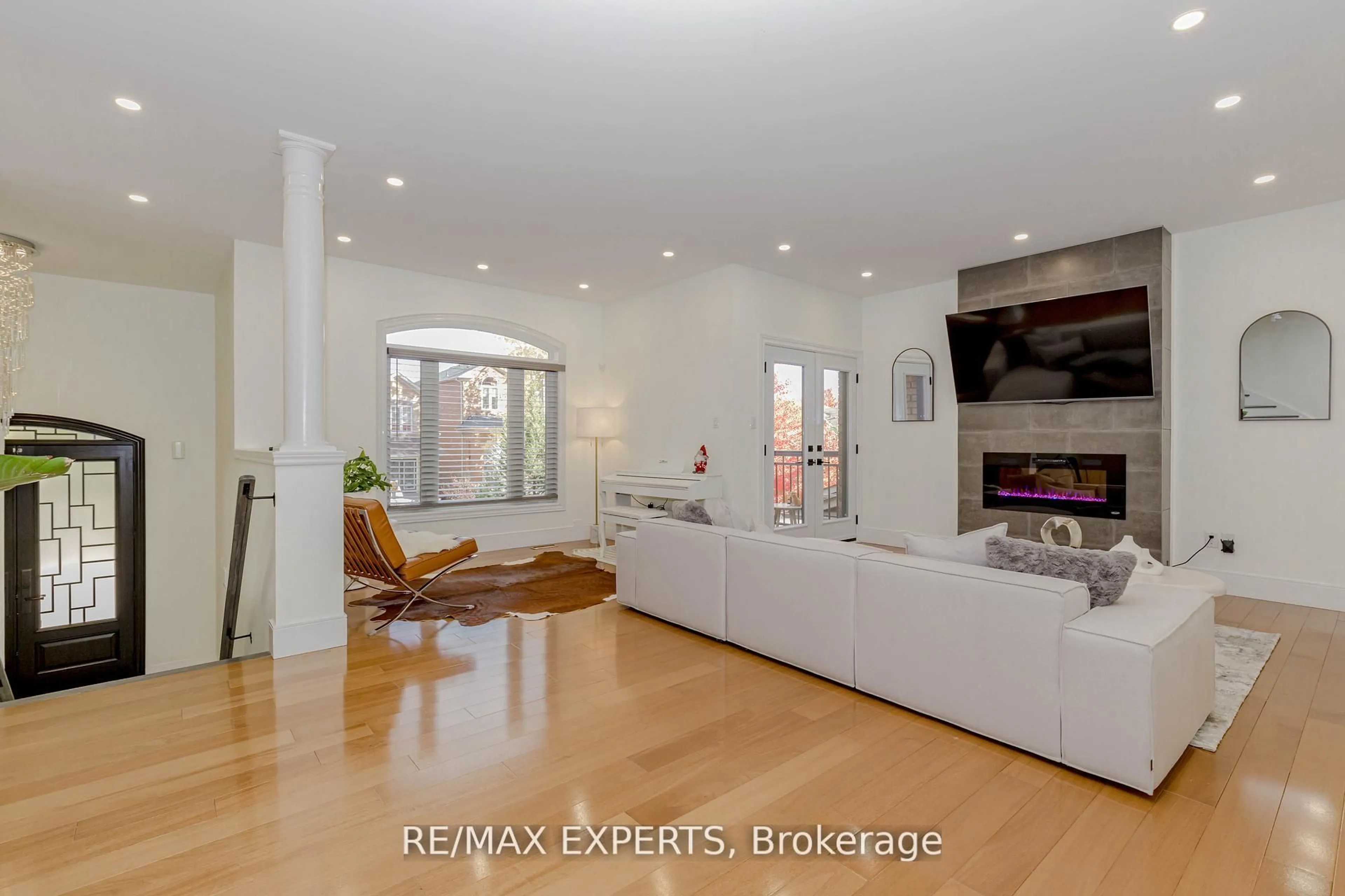 Unknown for 193 Fairlane Cres, Vaughan Ontario L4H 2H1