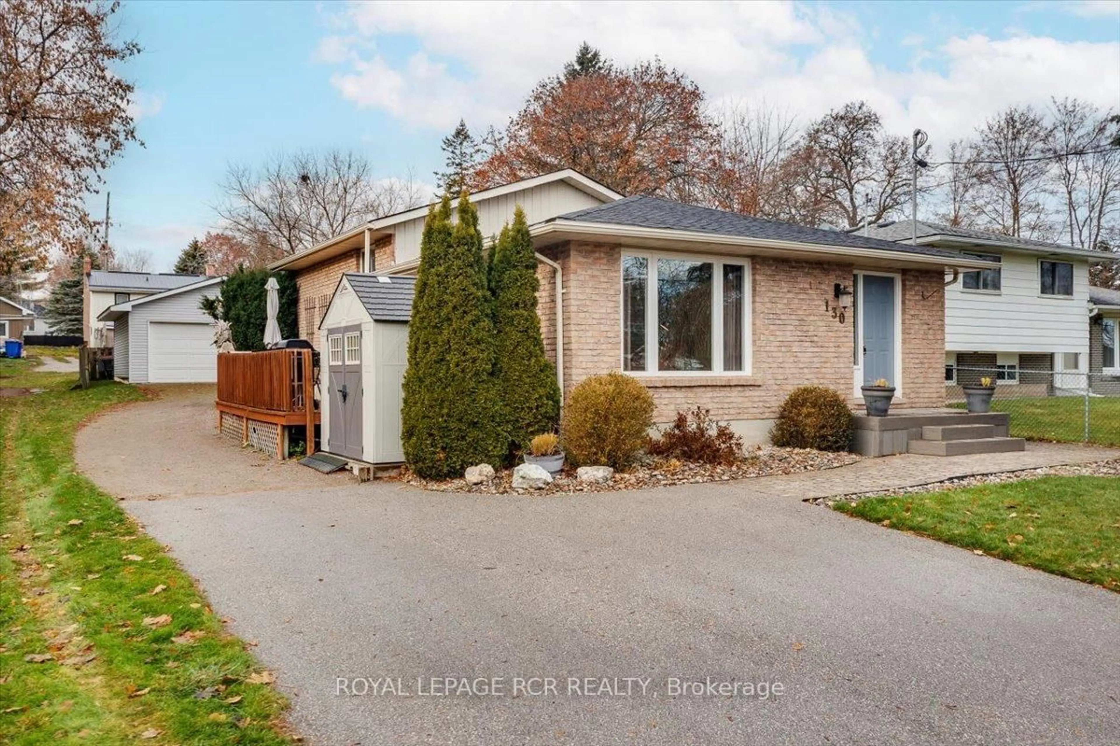 Home with brick exterior material, street for 130 Peter St, East Gwillimbury Ontario L9N 1K9