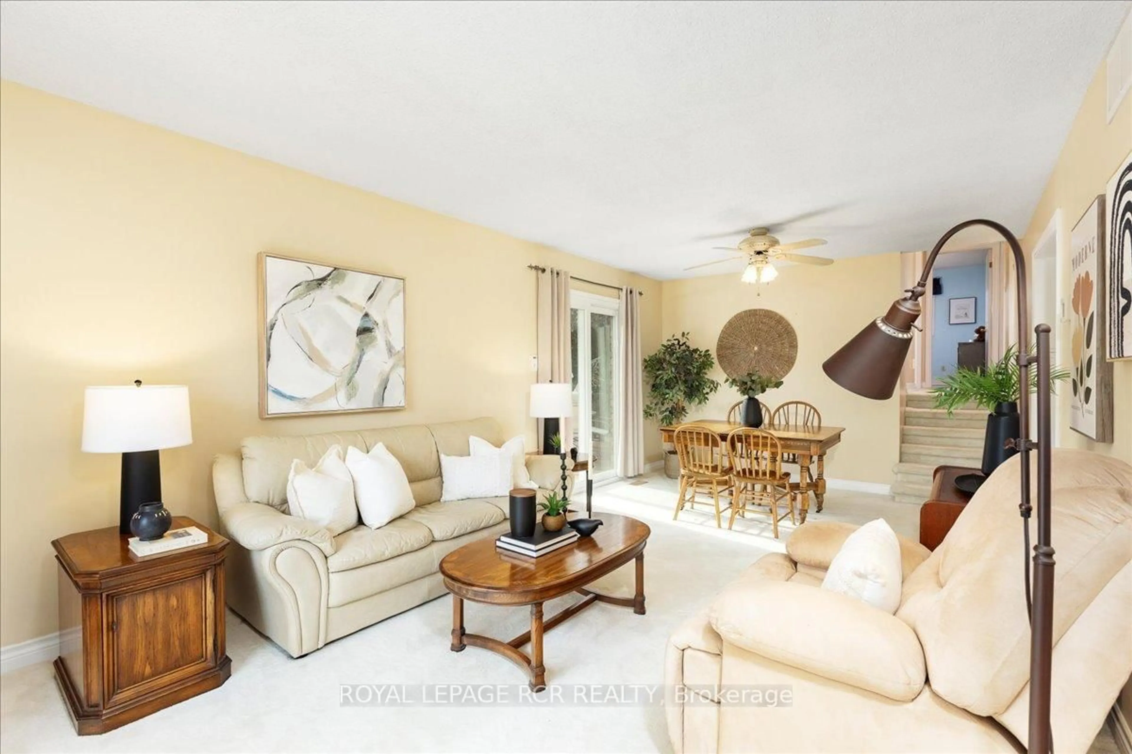 Living room with furniture, unknown for 130 Peter St, East Gwillimbury Ontario L9N 1K9