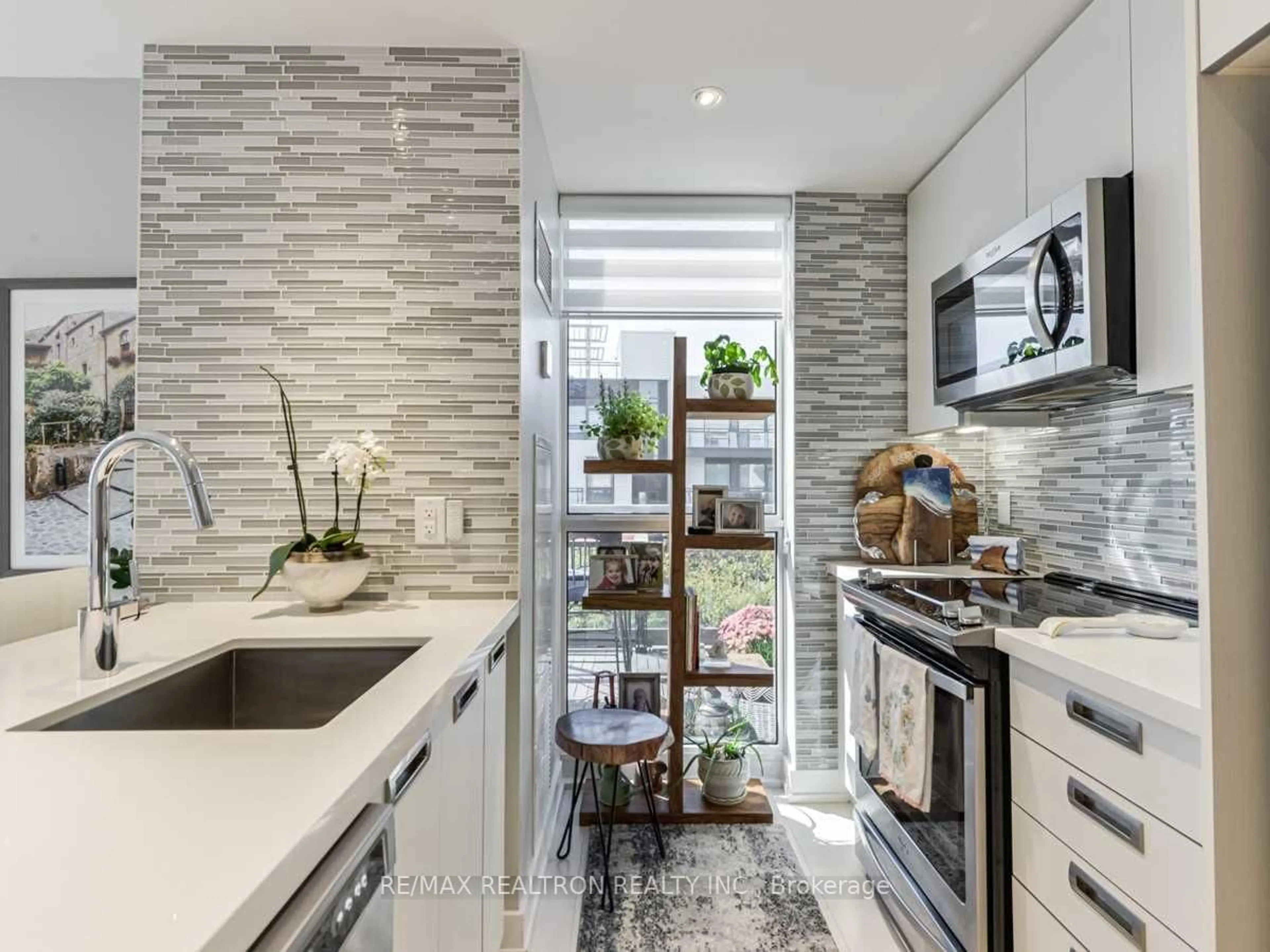 Contemporary kitchen, ceramic/tile floor for 301 SEA RAY Ave #C320, Innisfil Ontario L9S 2P7