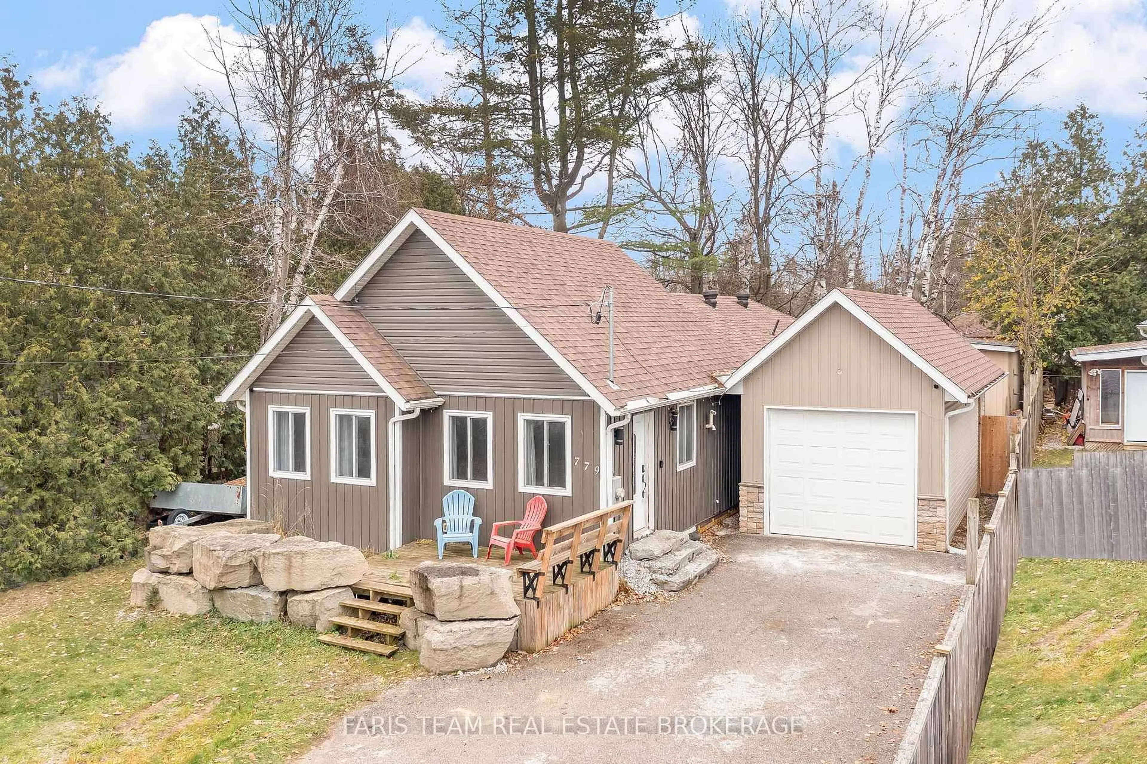 A pic from outside/outdoor area/front of a property/back of a property/a pic from drone, street for 779 9th Line, Innisfil Ontario L9S 3Y1