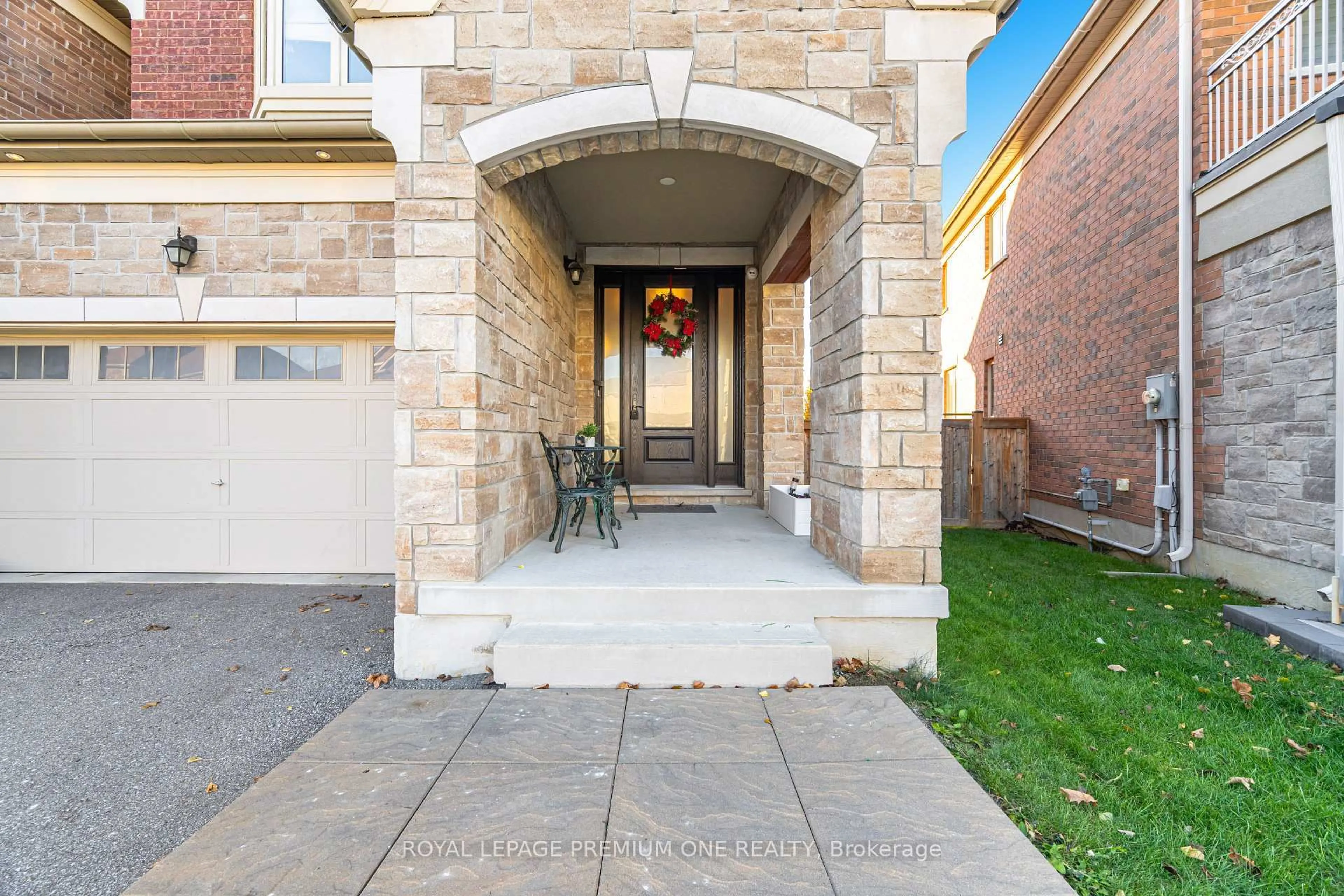 Unknown for 34 Blueberry Run Tr, King Ontario L7B 0N3