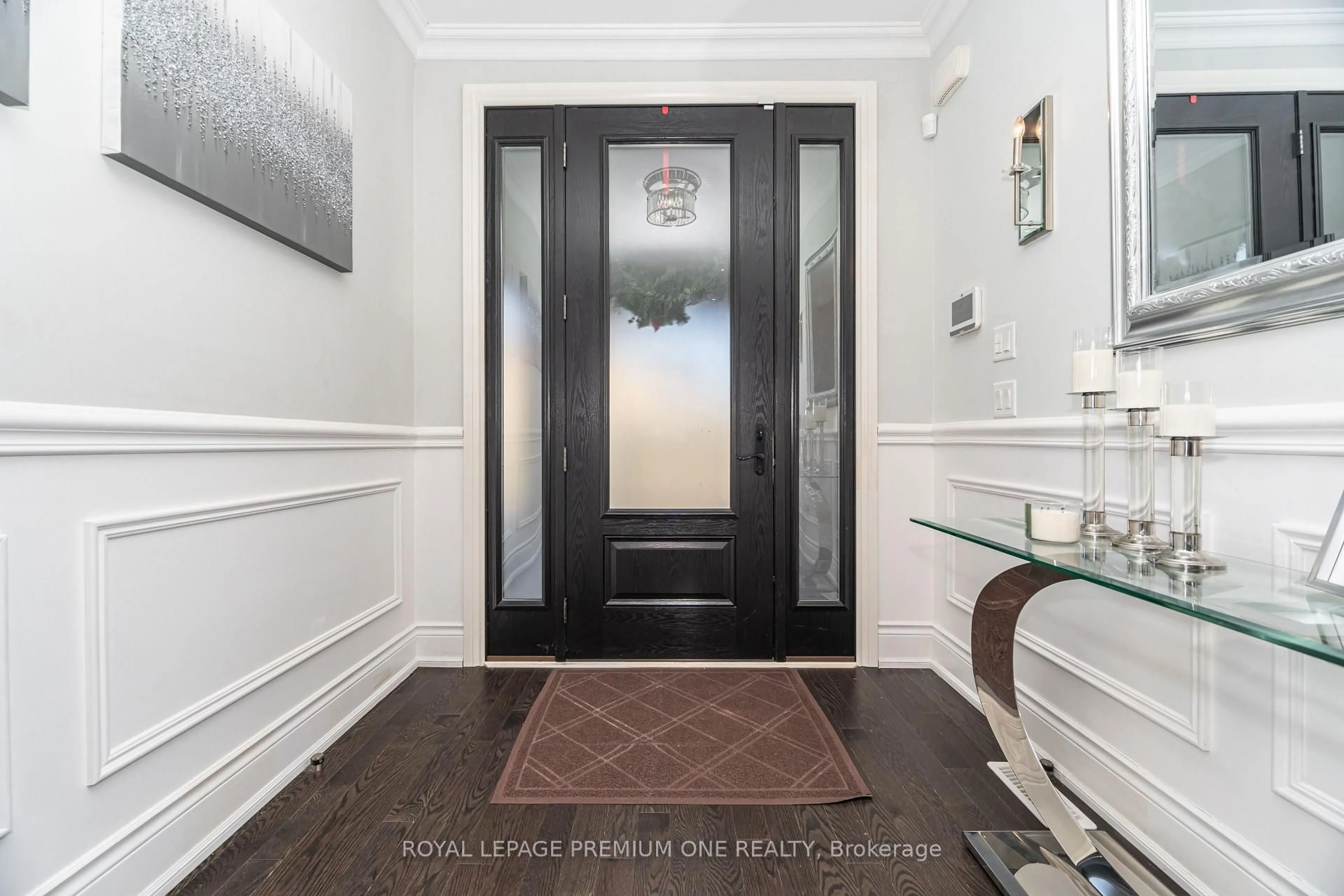 Indoor entryway for 34 Blueberry Run Tr, King Ontario L7B 0N3