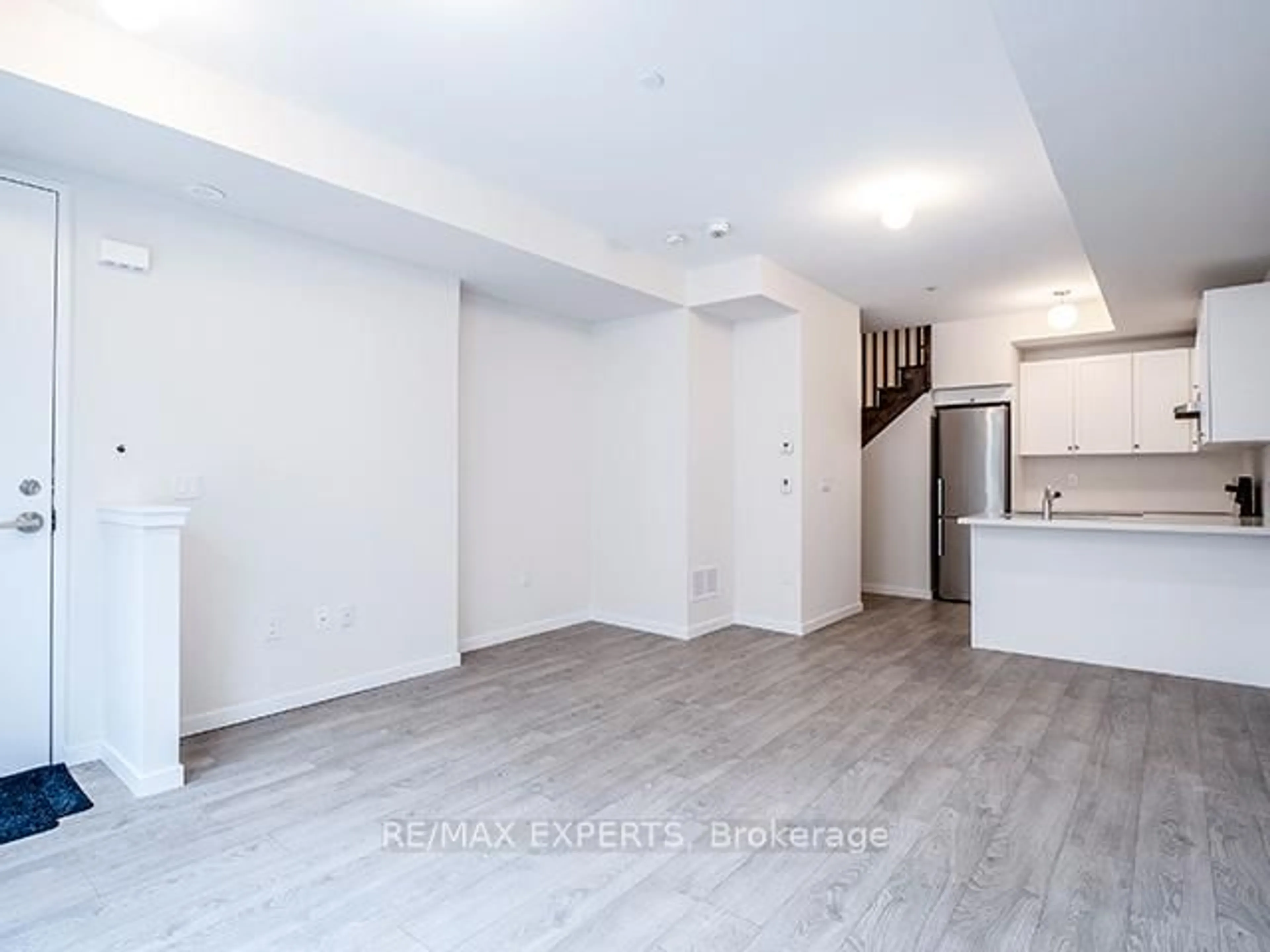 A pic of a room for 300 Alex Gardner Circ #61, Aurora Ontario L4G 1N4