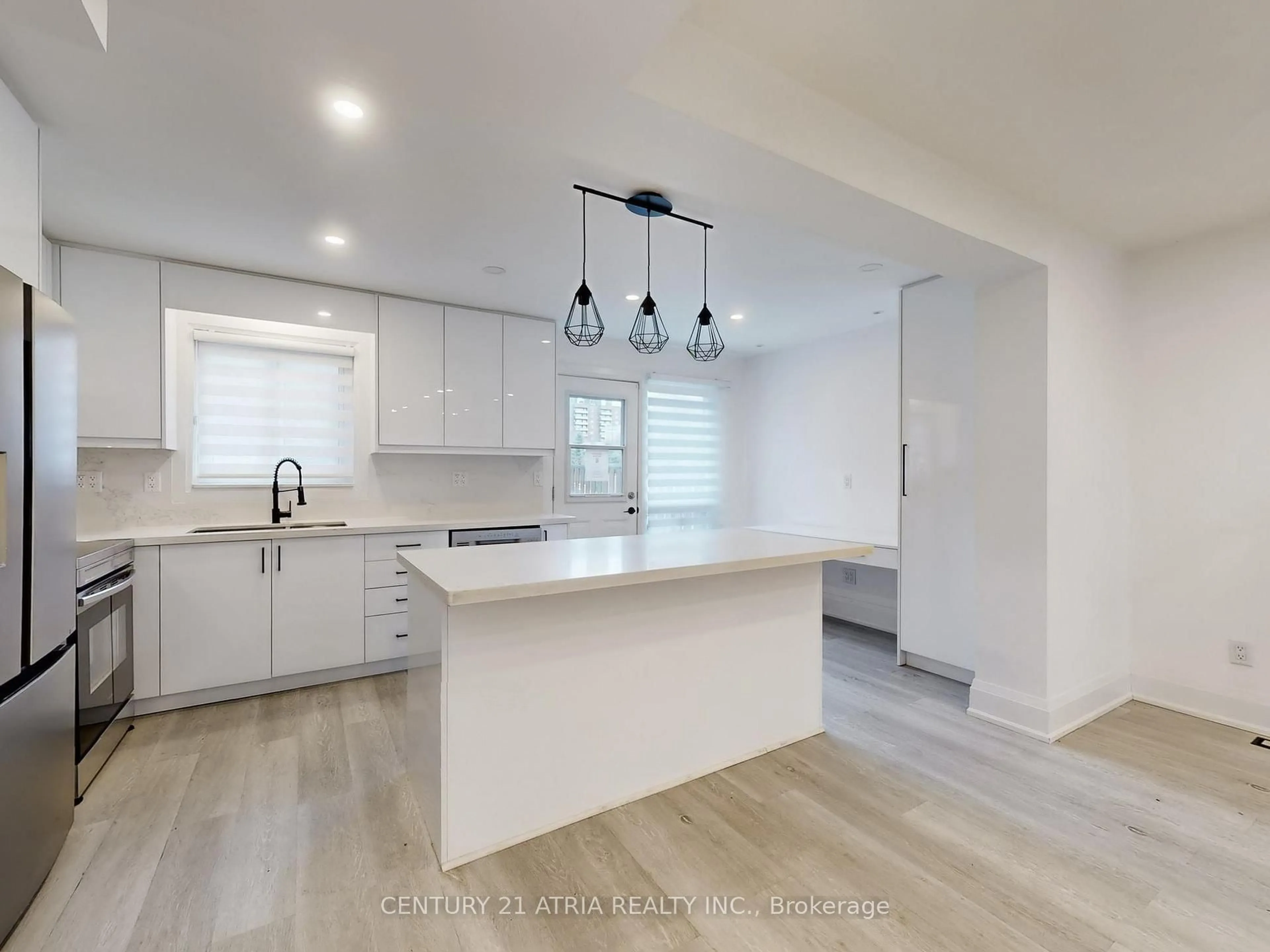 Open concept kitchen, unknown for 189 Springhead gardens #9, Richmond Hill Ontario L4C 5C7