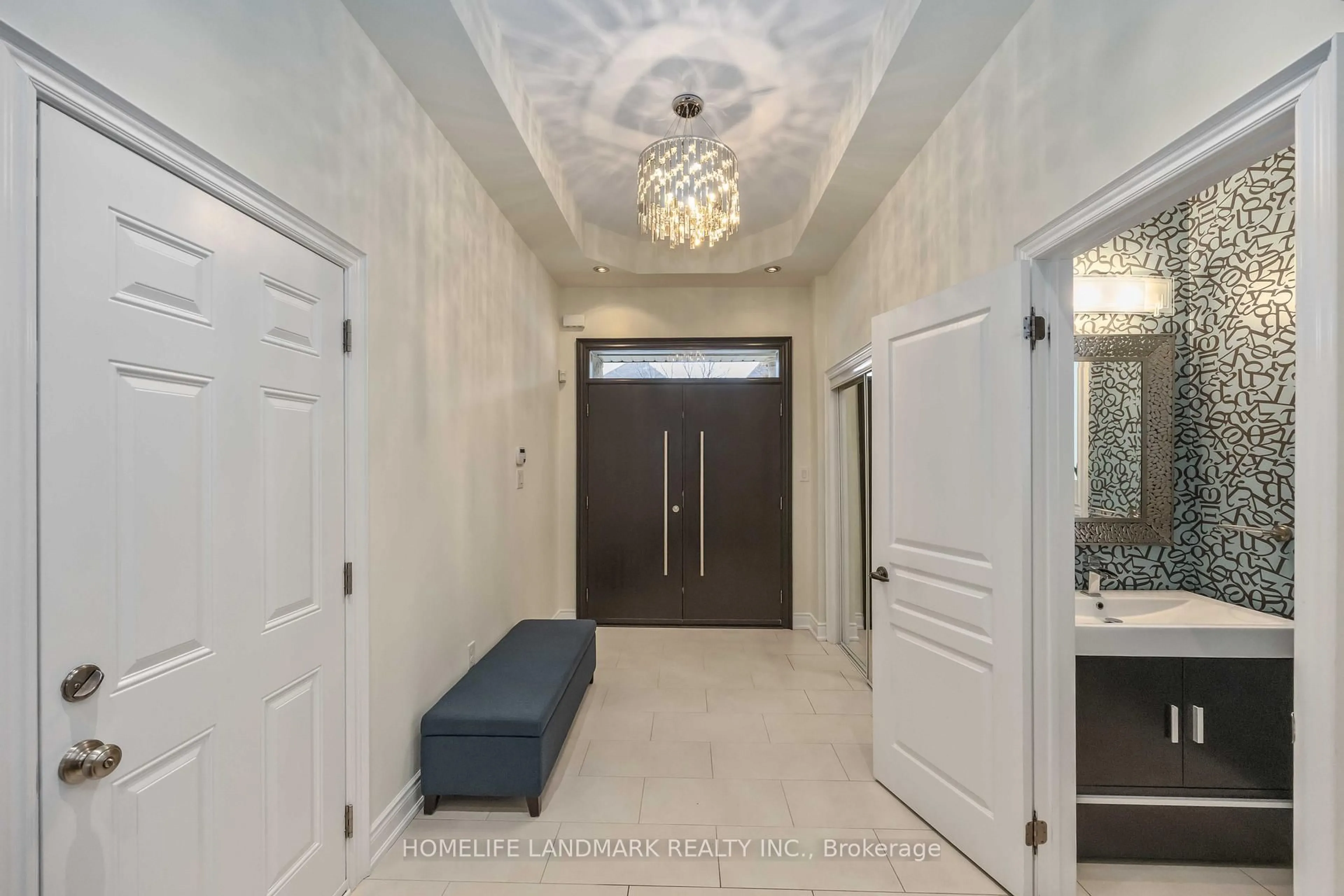 Indoor entryway for 68 Lindbergh Dr, Vaughan Ontario L4H 0Z9