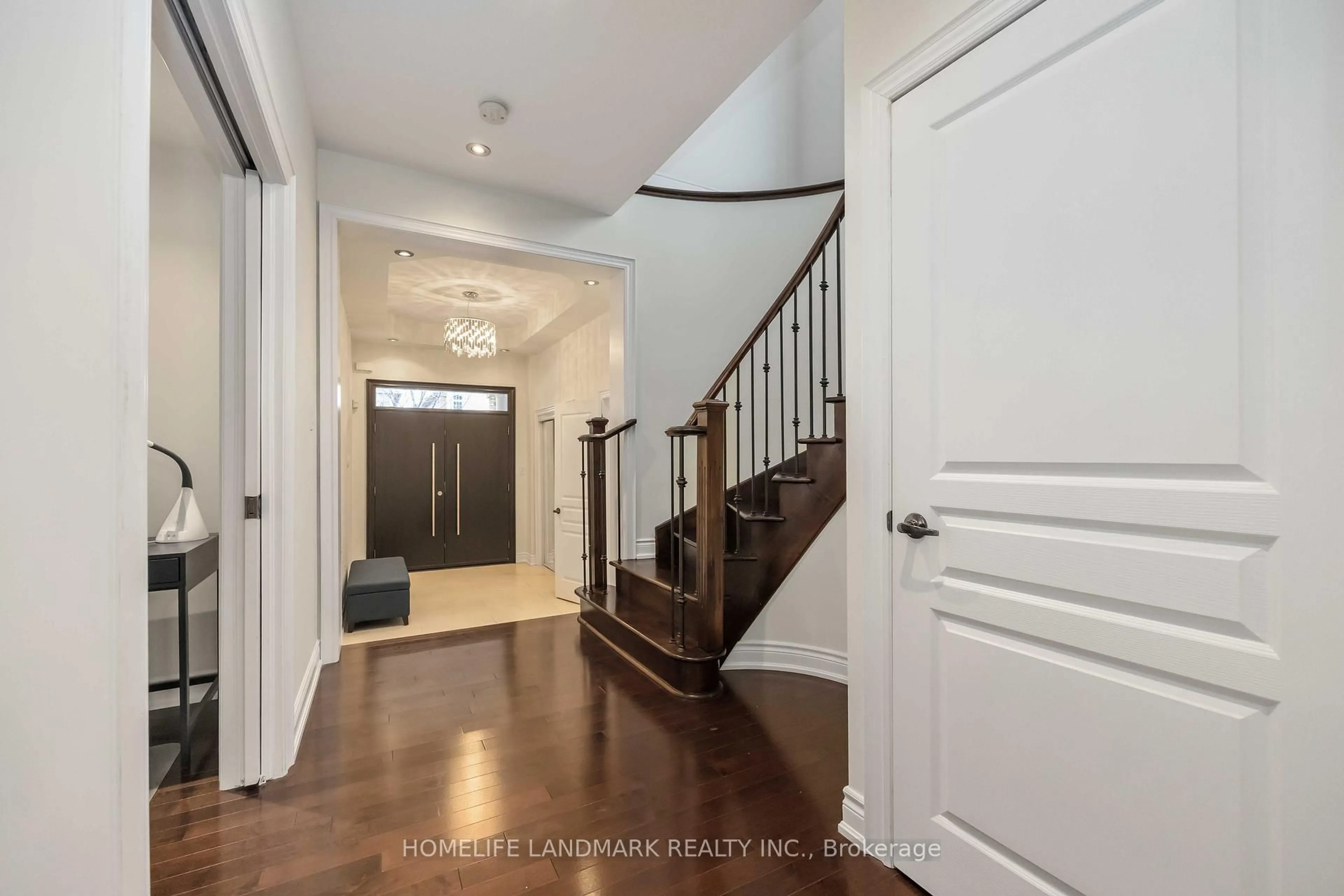 Indoor entryway for 68 Lindbergh Dr, Vaughan Ontario L4H 0Z9