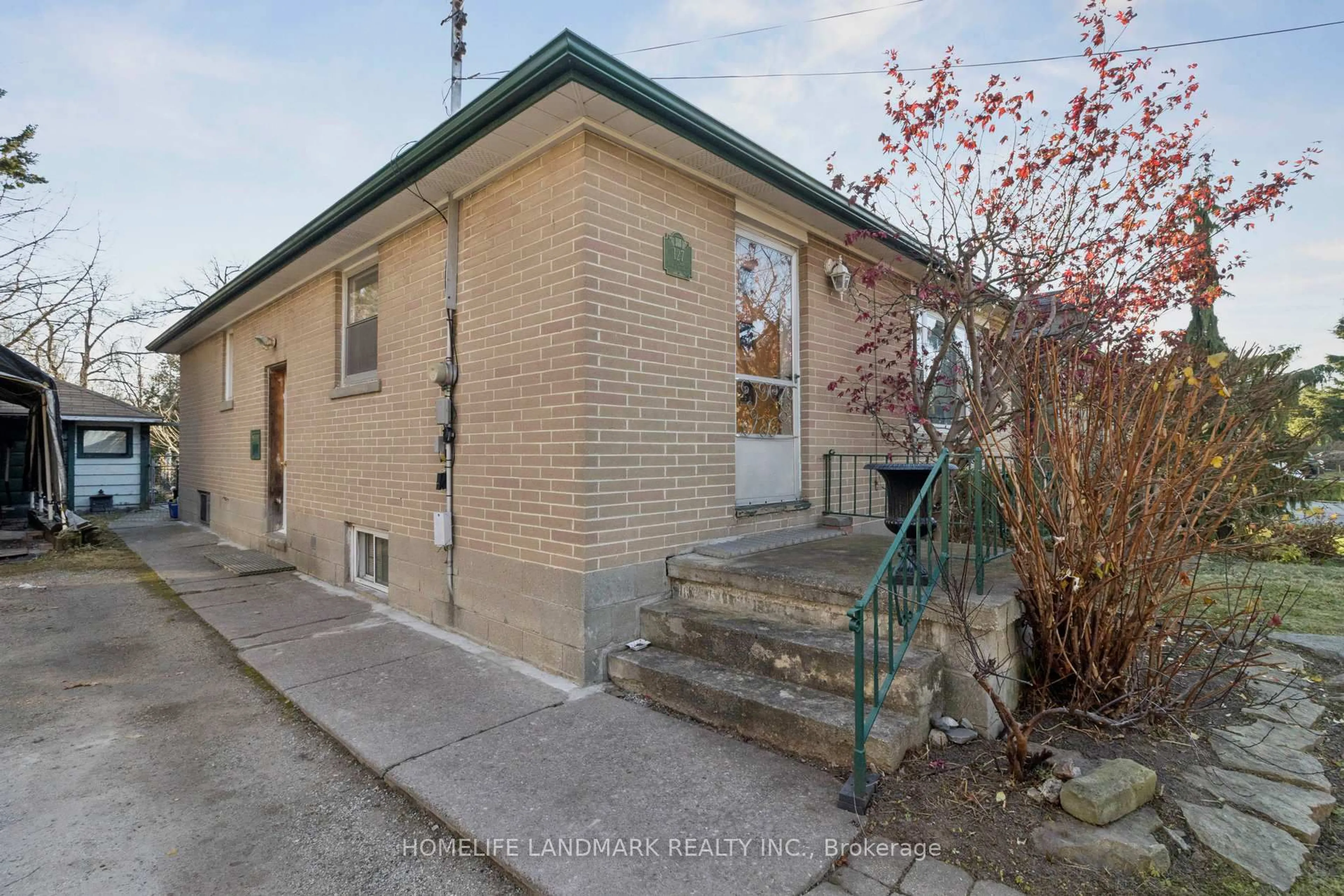 Home with brick exterior material, building for 127 Lake Ave, Richmond Hill Ontario L4E 3G5