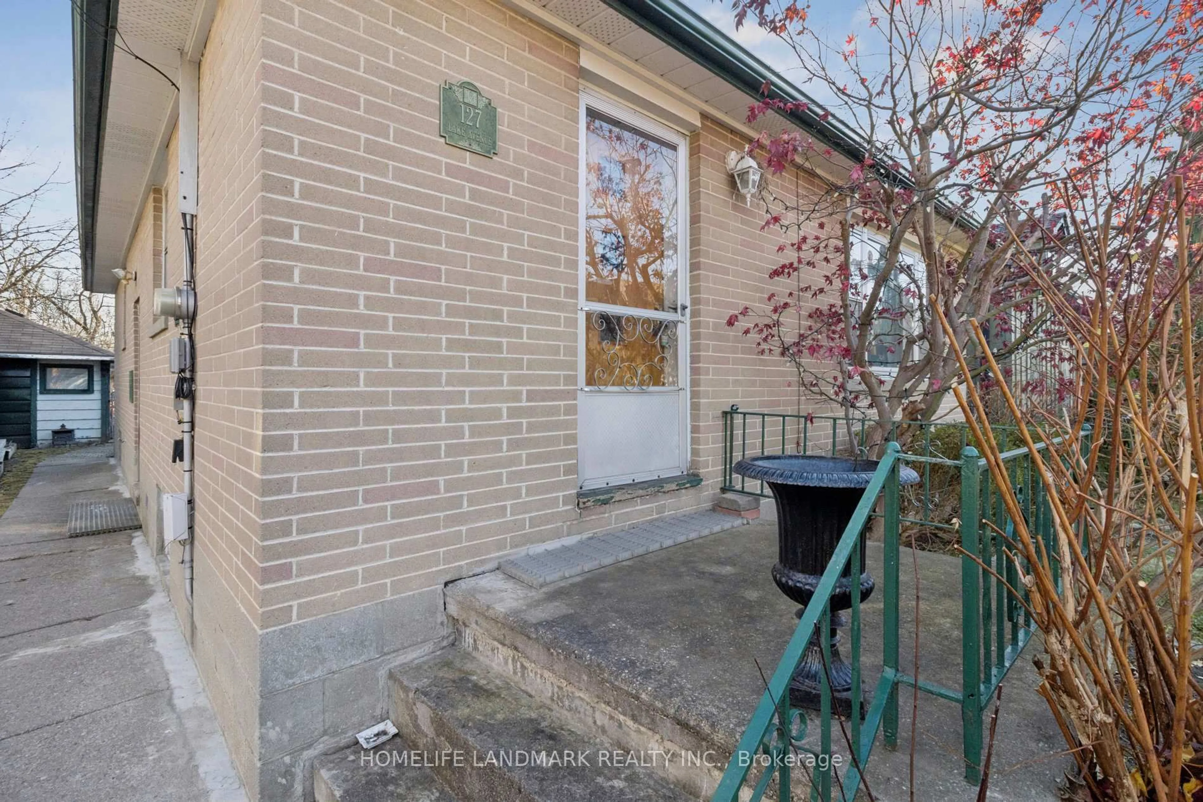 Unknown for 127 Lake Ave, Richmond Hill Ontario L4E 3G5