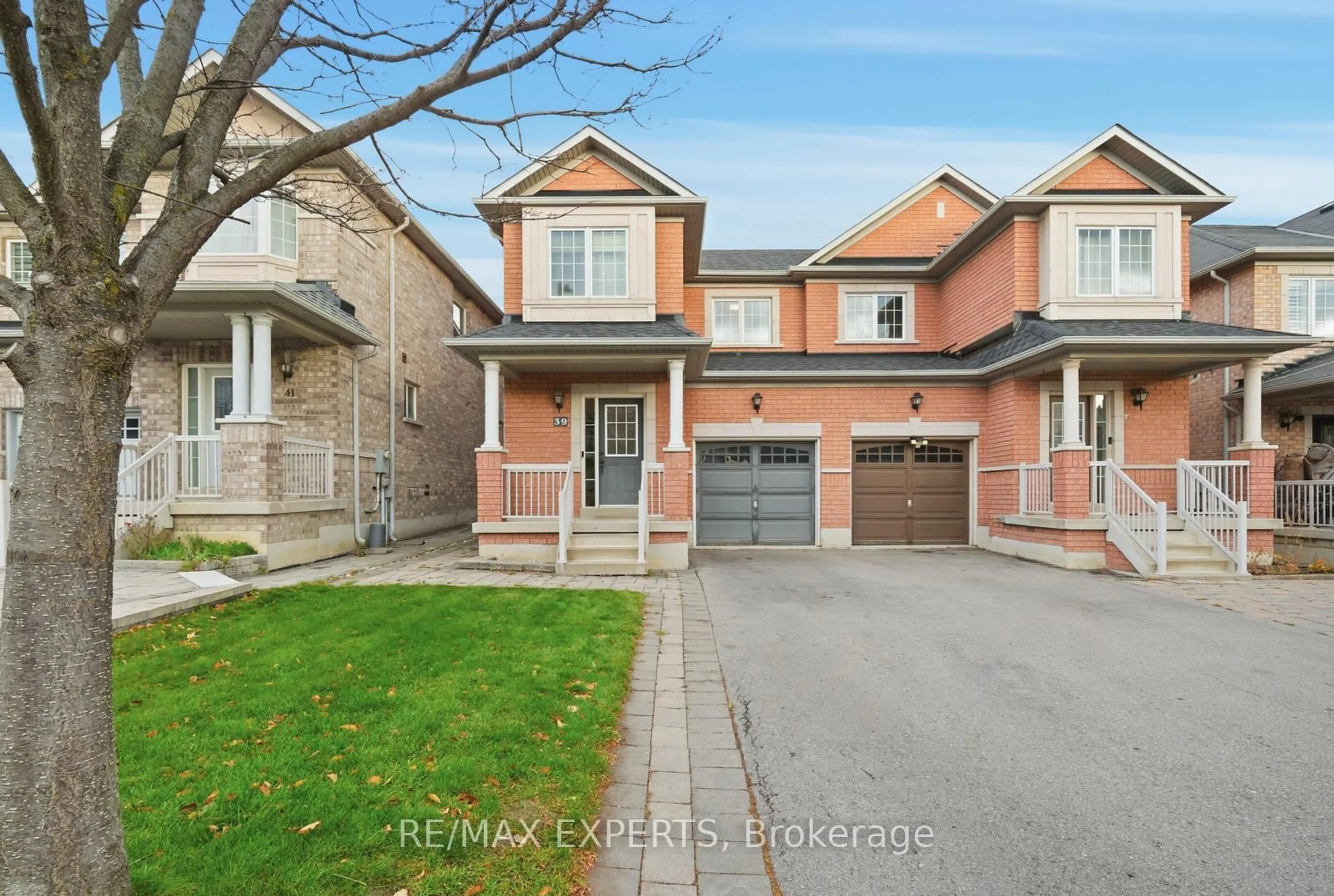 Home with brick exterior material, street for 39 Manordale Cres, Vaughan Ontario L4H 0T6