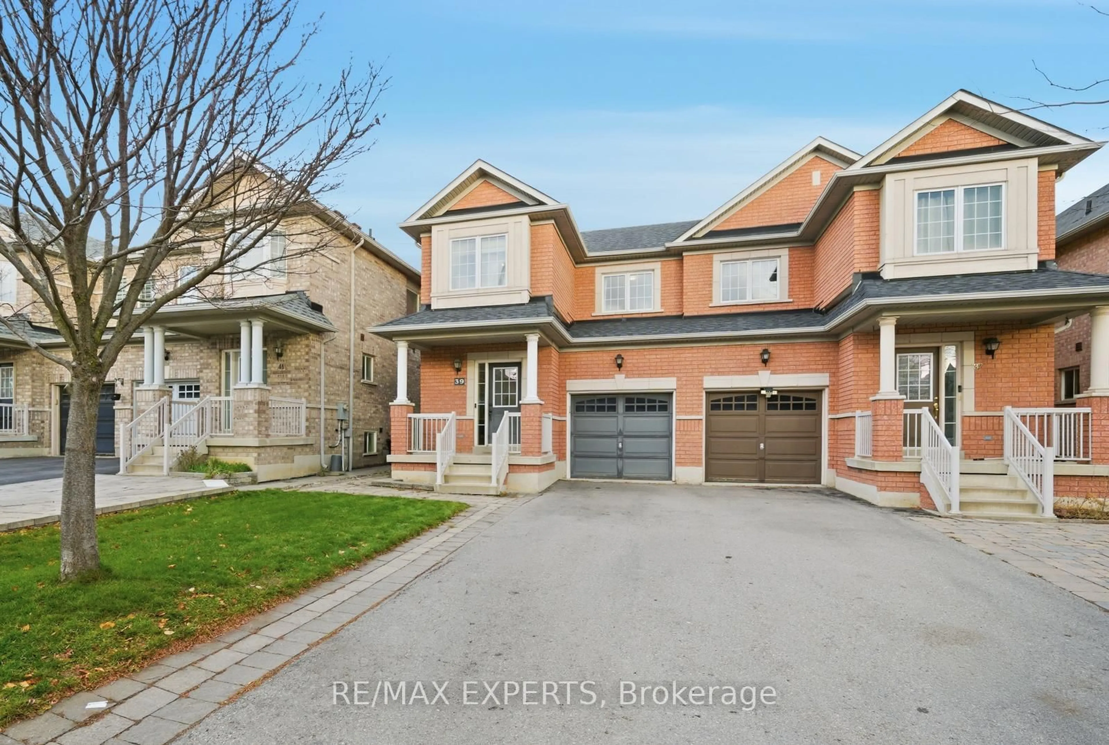 Home with brick exterior material, street for 39 Manordale Cres, Vaughan Ontario L4H 0T6