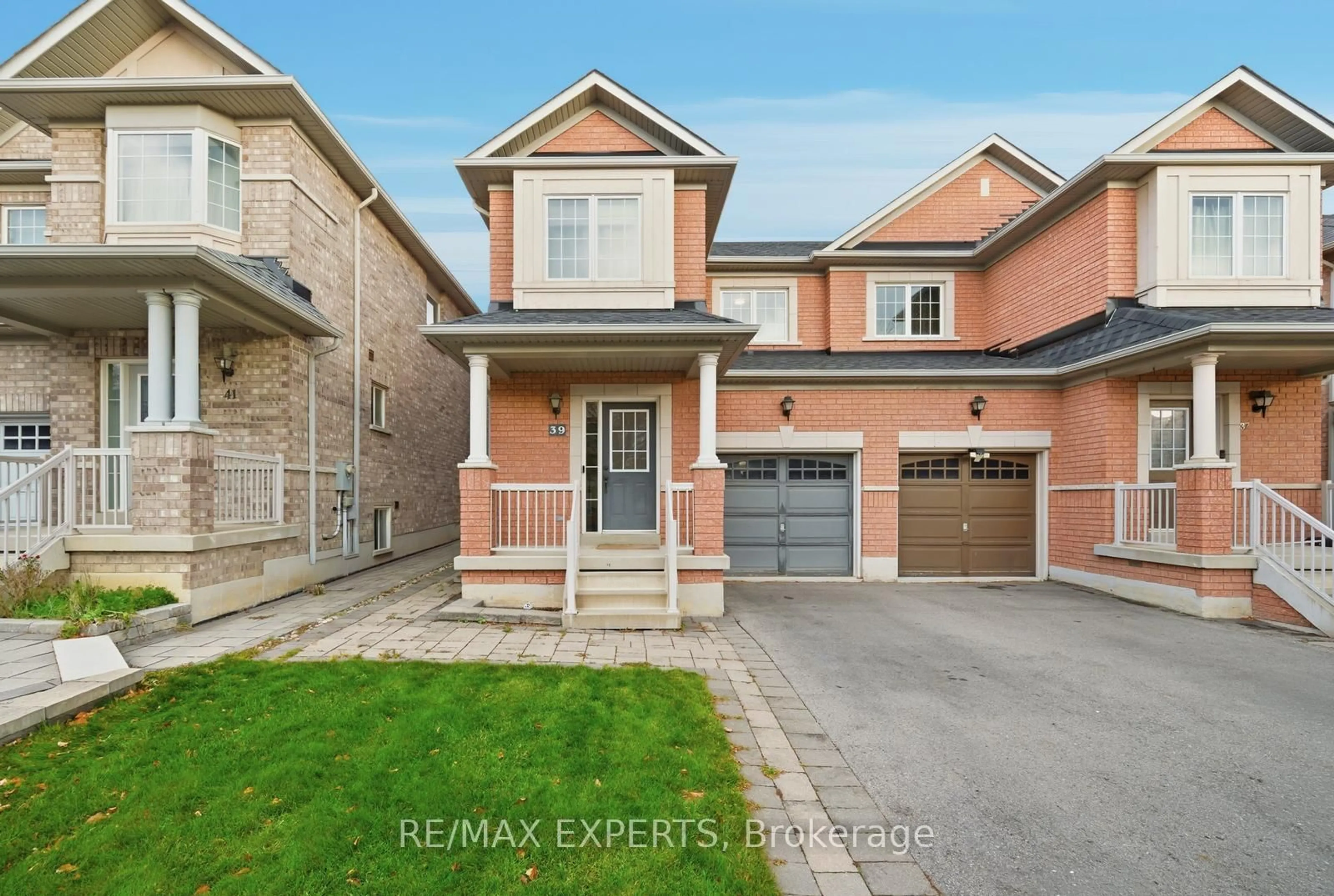 Home with brick exterior material, street for 39 Manordale Cres, Vaughan Ontario L4H 0T6