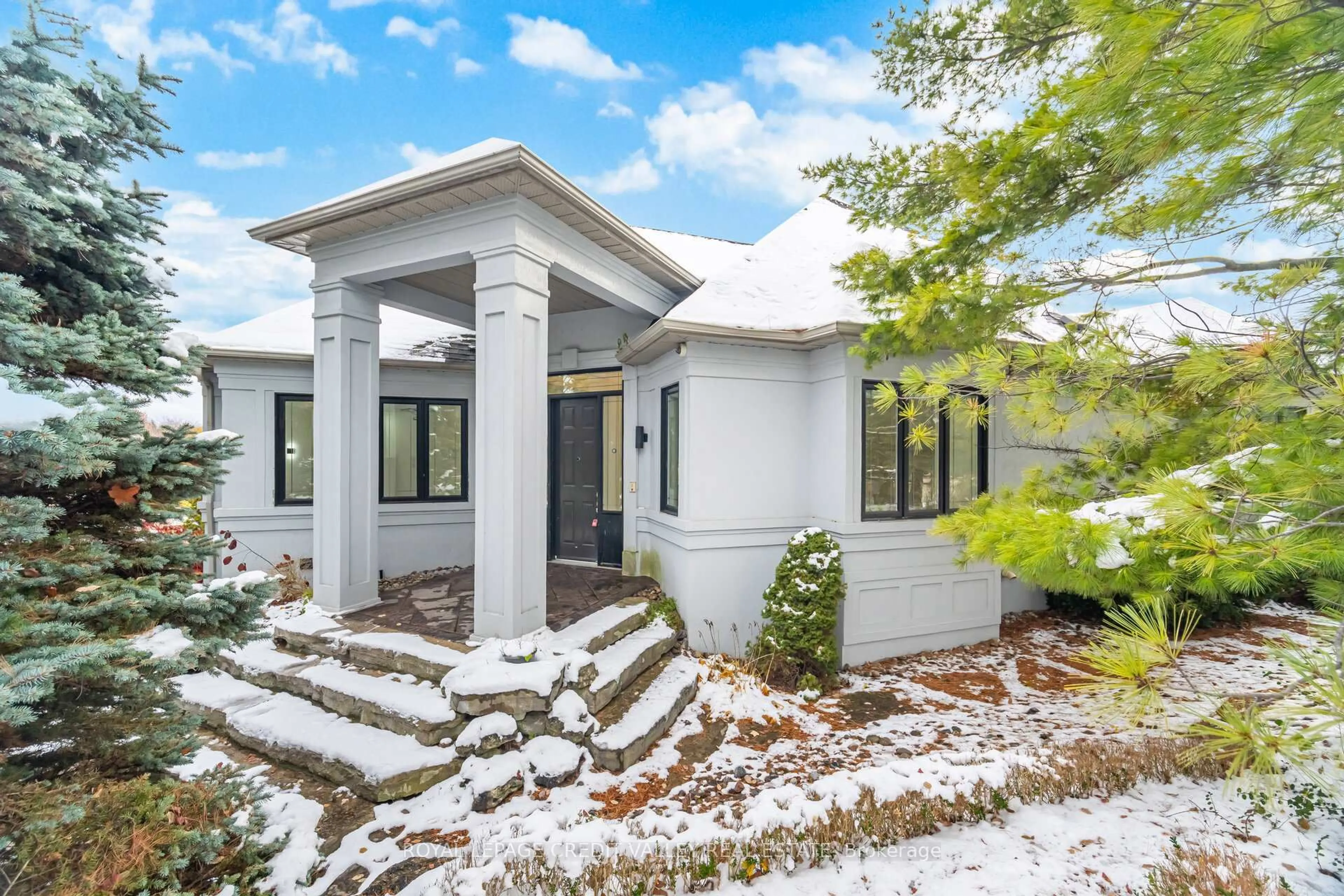 Home with vinyl exterior material, unknown for 2 Huntingwood Crt, Vaughan Ontario L4H 1A7