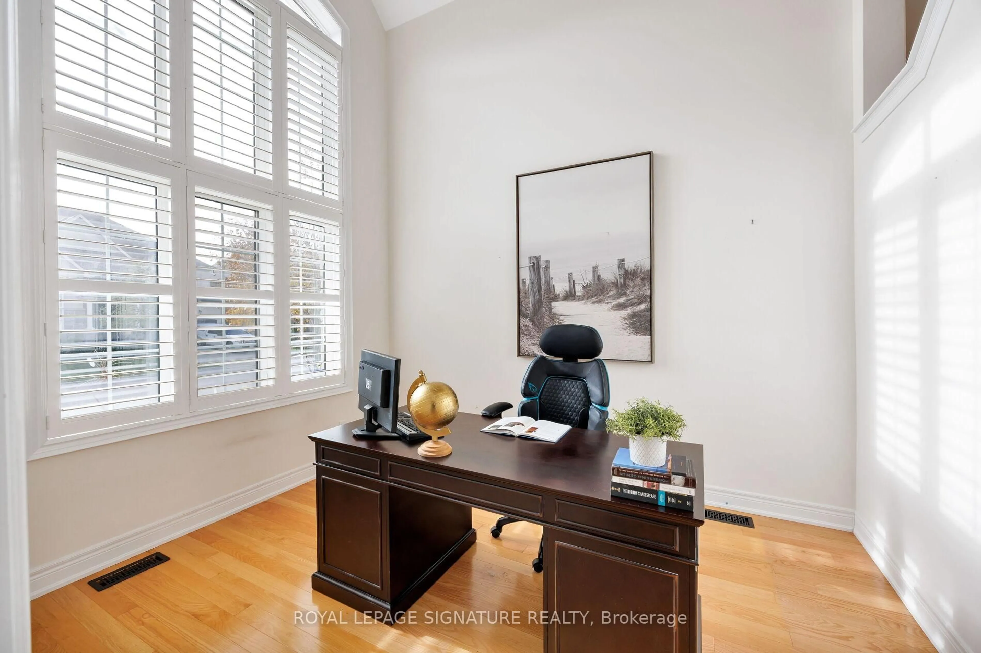 A pic of a room for 50 Balderson Dr, Vaughan Ontario L4H 4A3