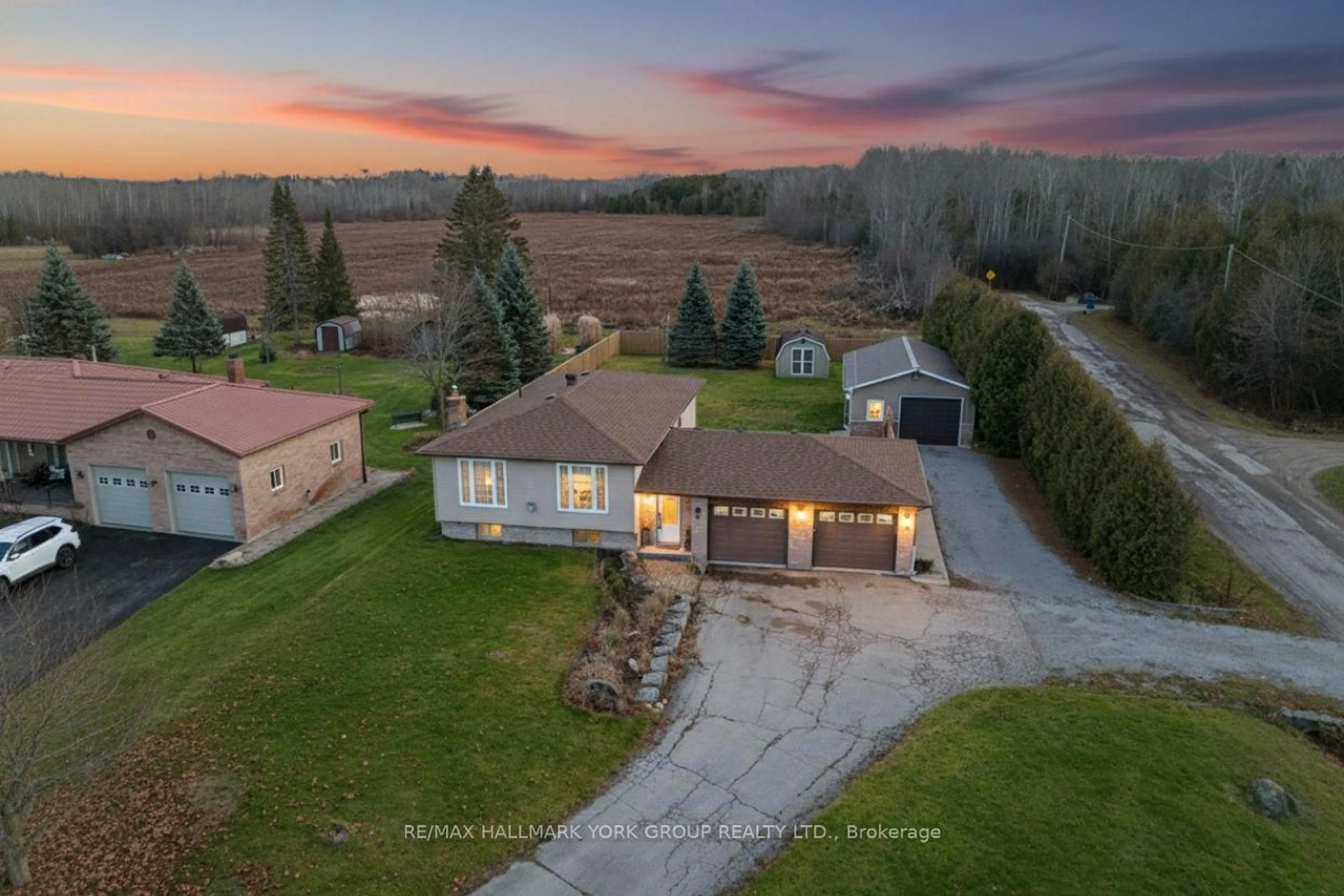 A pic from outside/outdoor area/front of a property/back of a property/a pic from drone, unknown for 5 Burke St, Georgina Ontario L0E 1R0