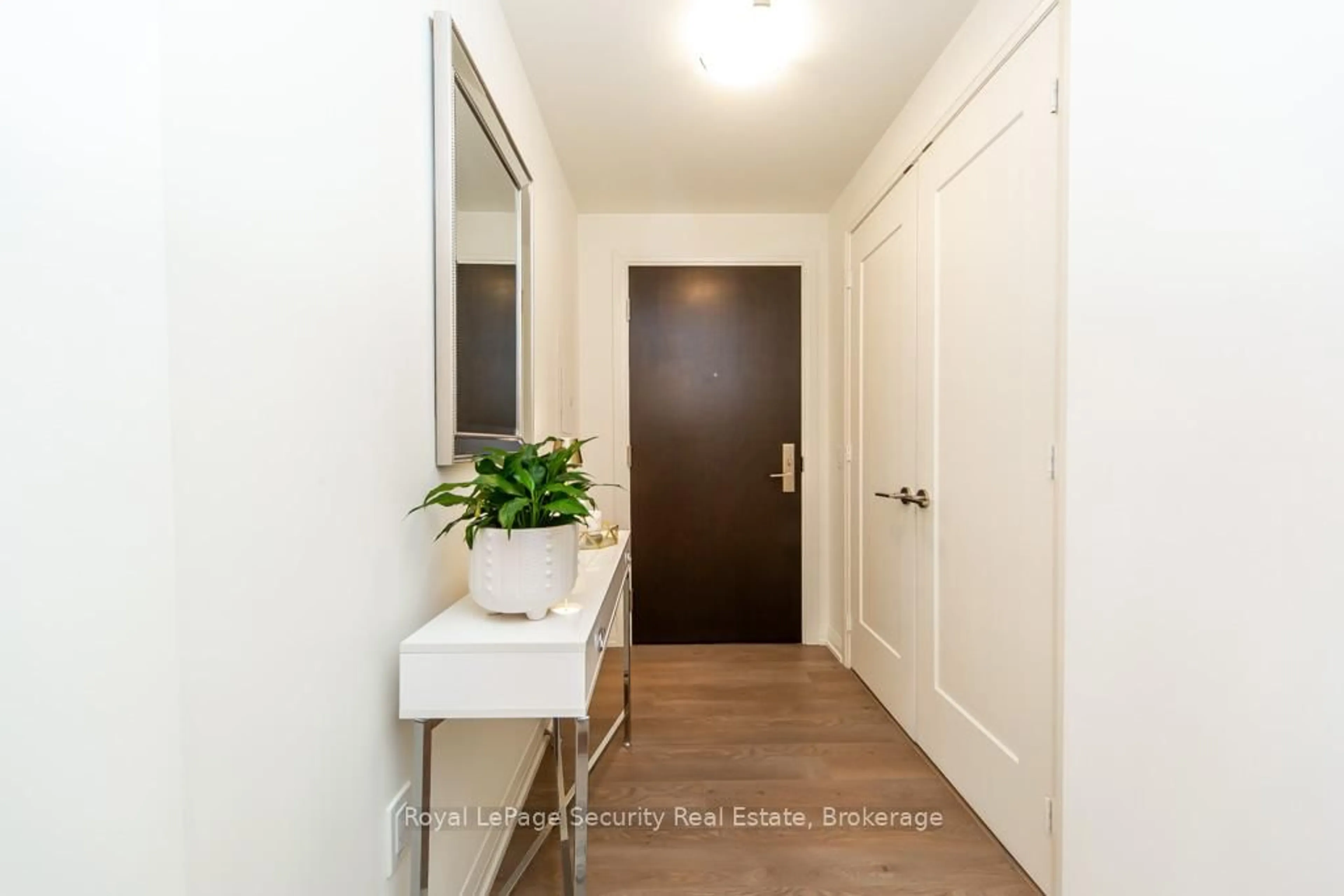 Indoor entryway for 9000 Jane St #403, Vaughan Ontario L4K 0M6