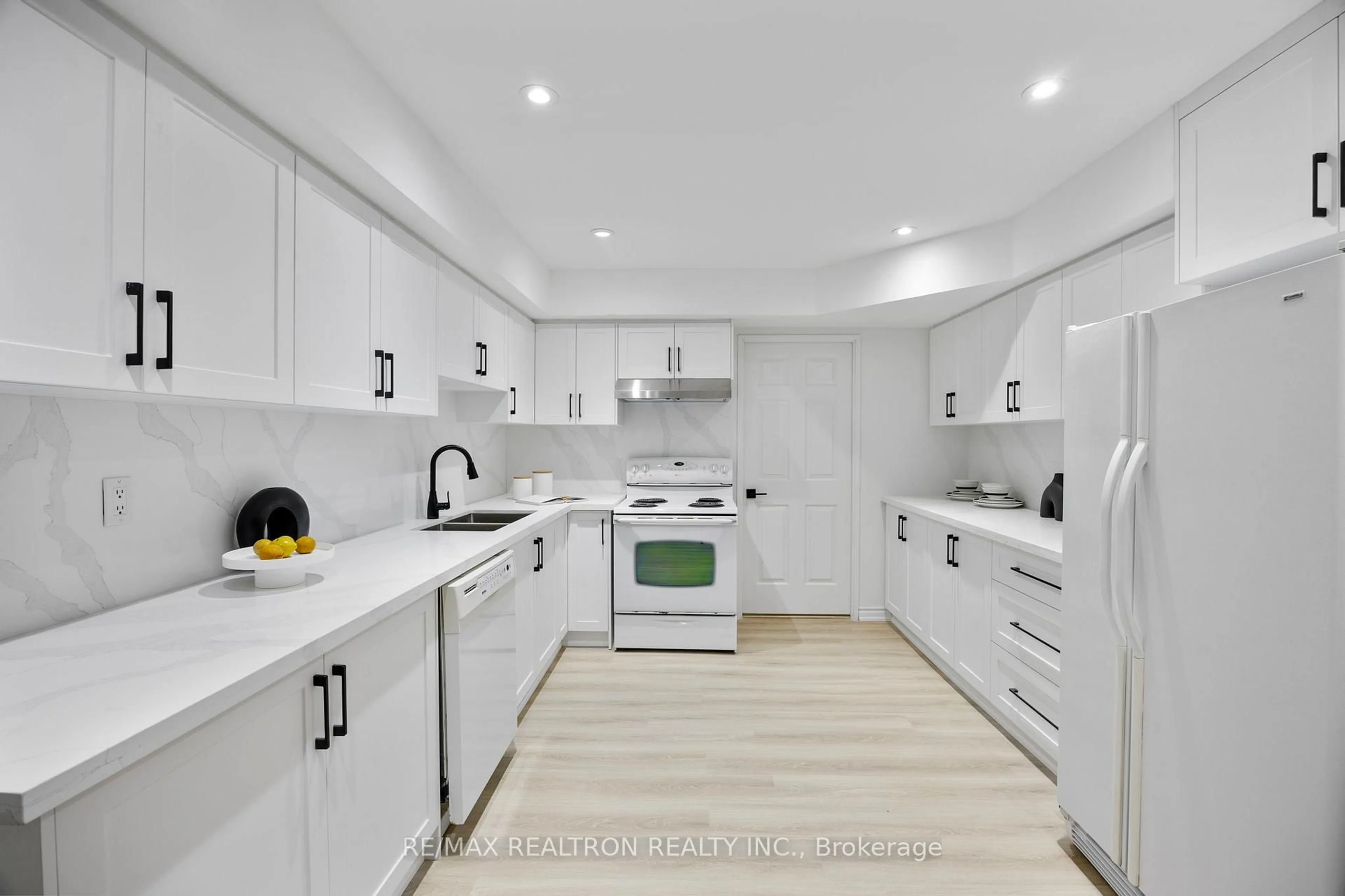 Unknown for 333 Clark Ave #316, Vaughan Ontario L4J 7K4