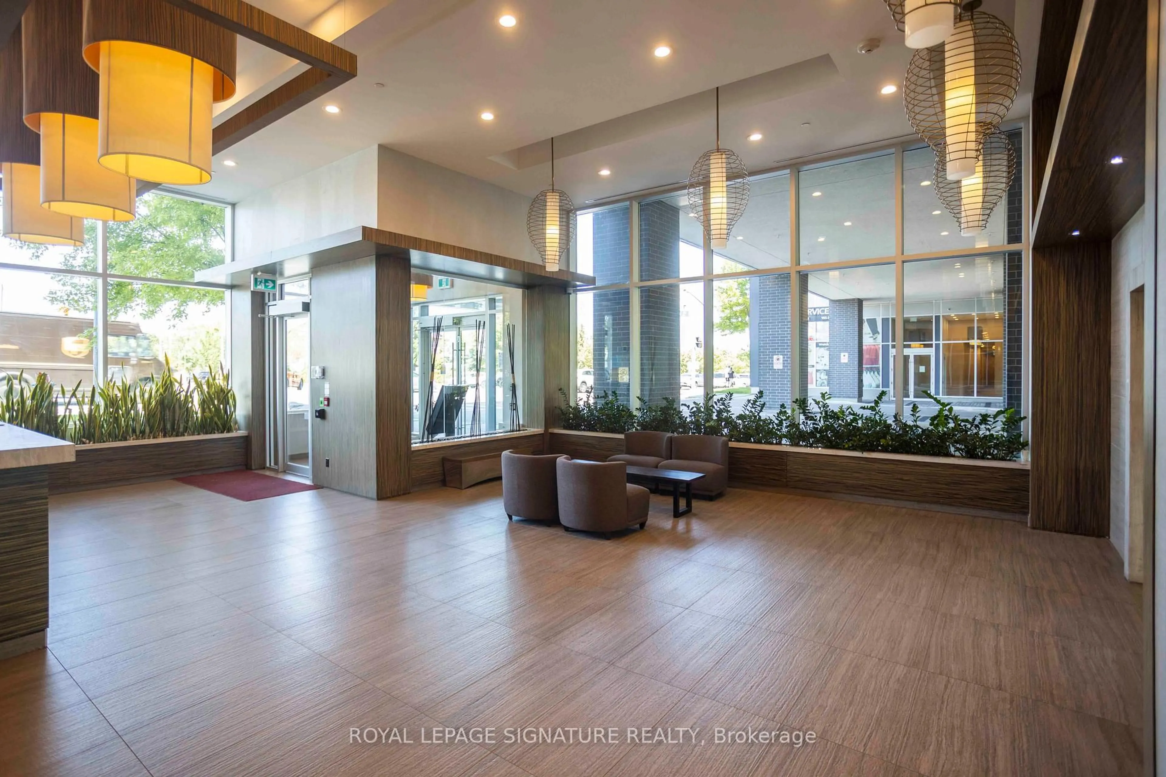 Lobby for 8763 Bayview Ave #613, Richmond Hill Ontario L4B 3V1