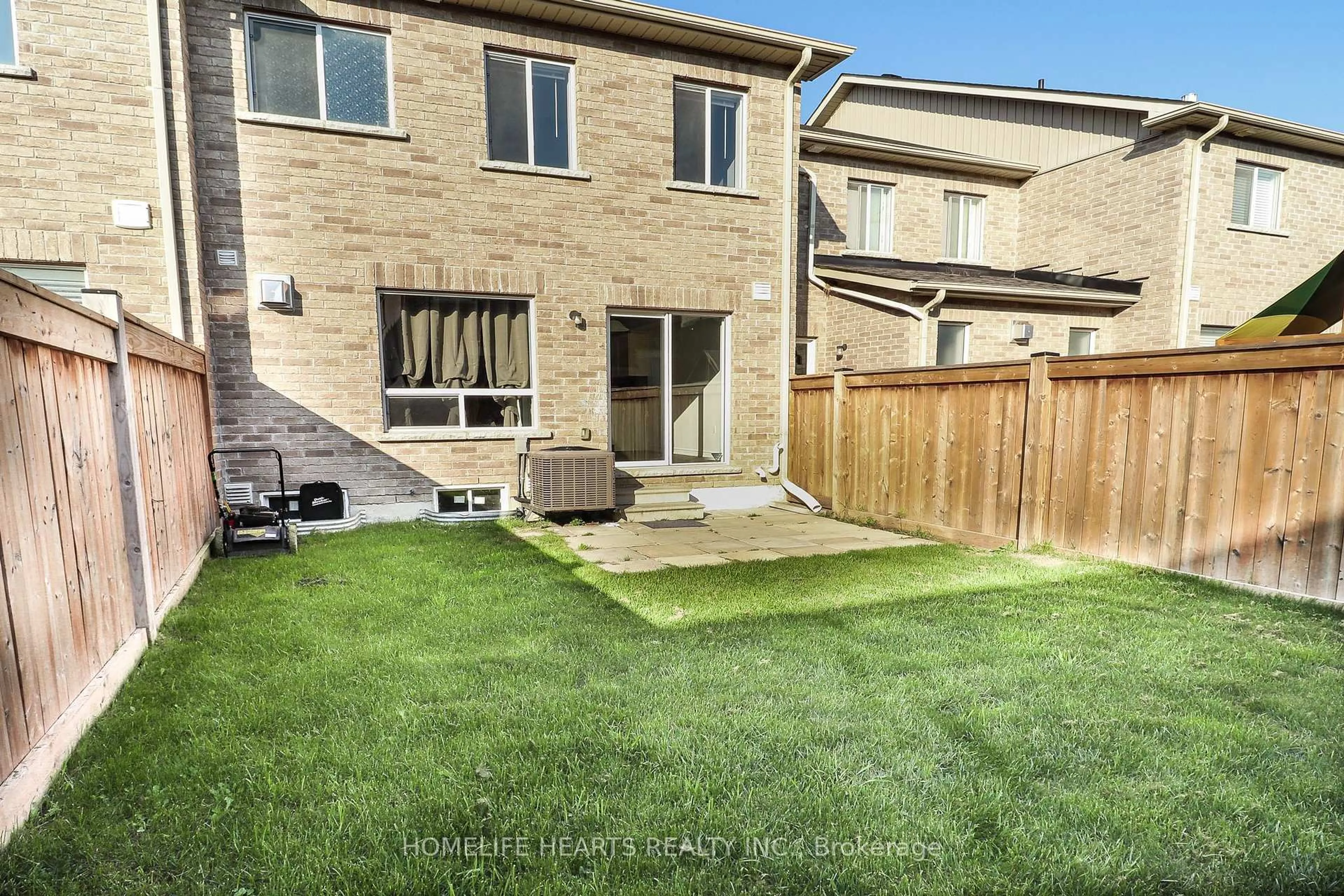 Patio, street for 67 Wyndham Circ, Georgina Ontario L0E 1R0