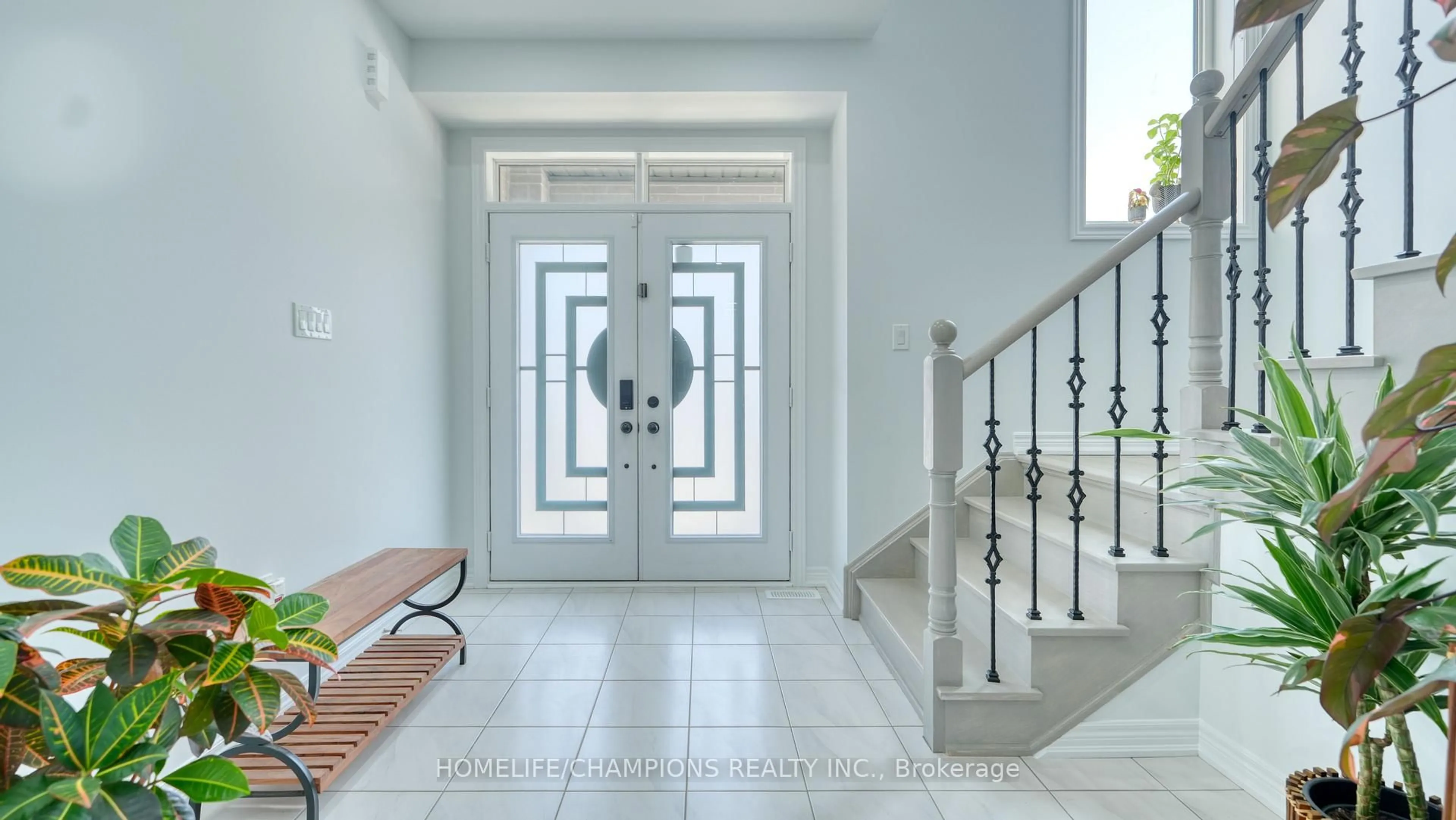 Indoor foyer for 148 Wesmina Ave, Whitchurch-Stouffville Ontario L4A 4W5