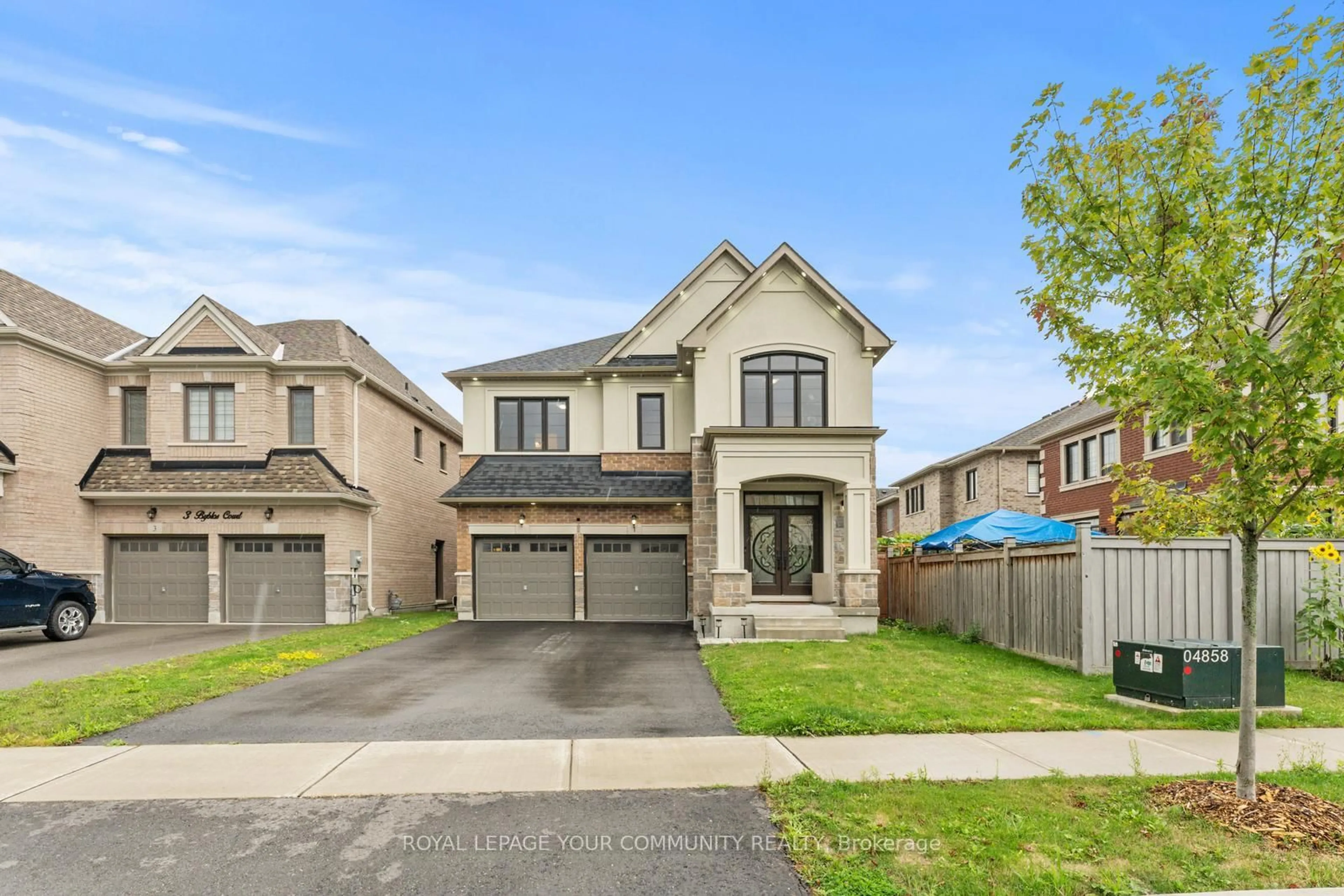 Home with brick exterior material, street for 1 Byblos Crt, East Gwillimbury Ontario L9N 0T3