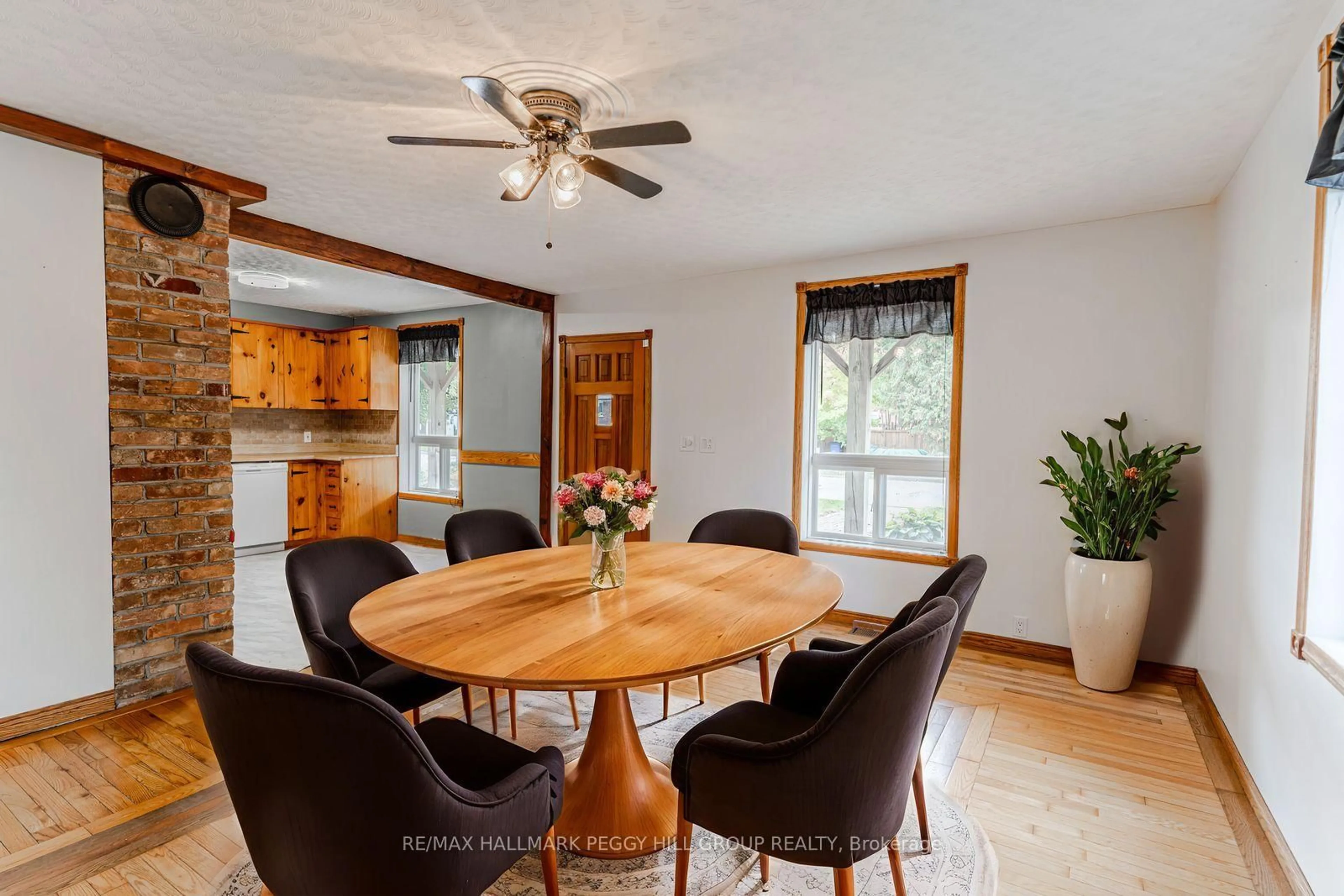 Dining room, unknown for 40 Queen St, New Tecumseth Ontario L9R 1L2