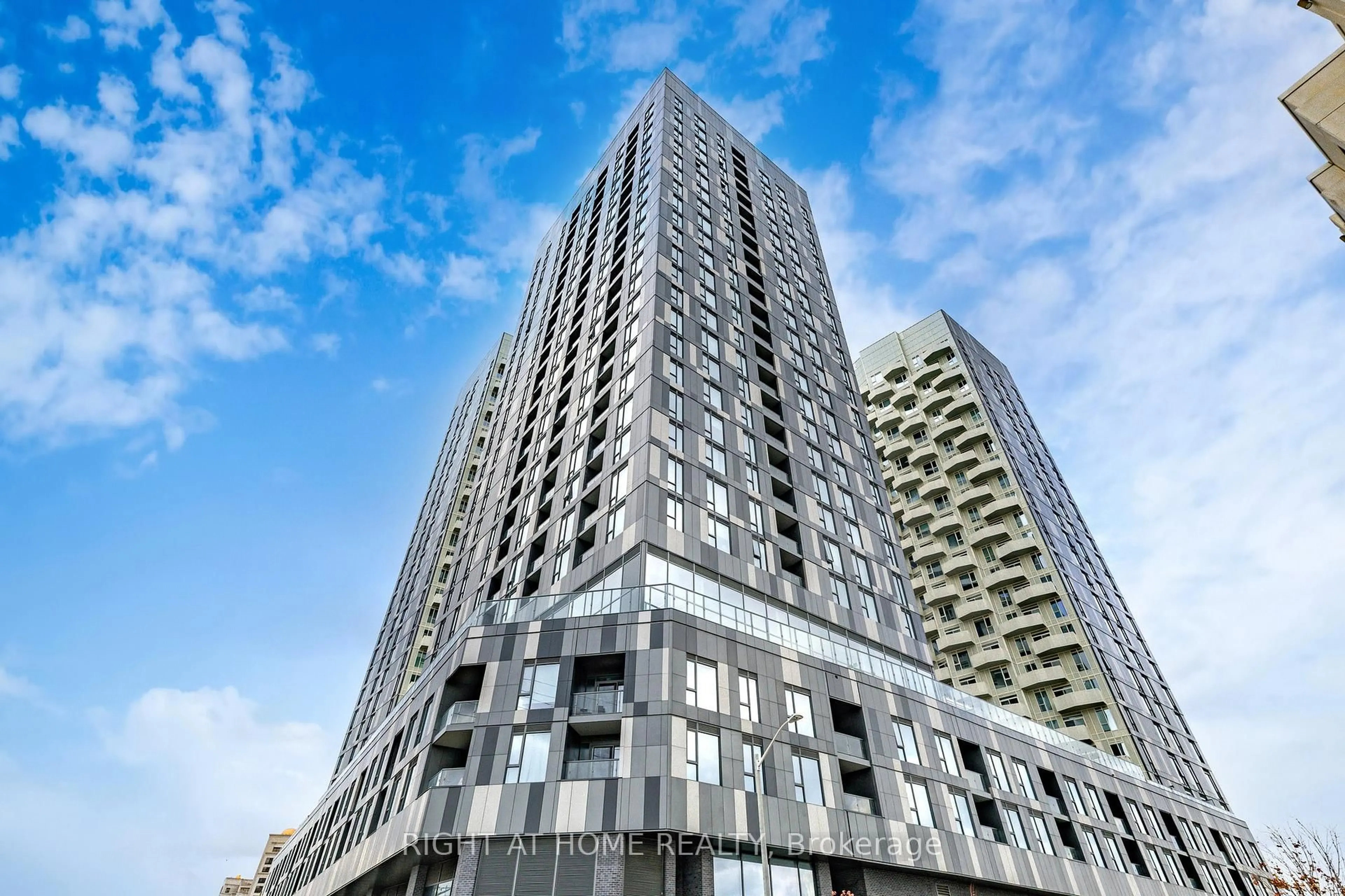 Indoor foyer for 10 Abeja St #417, Vaughan Ontario L4K 0R4