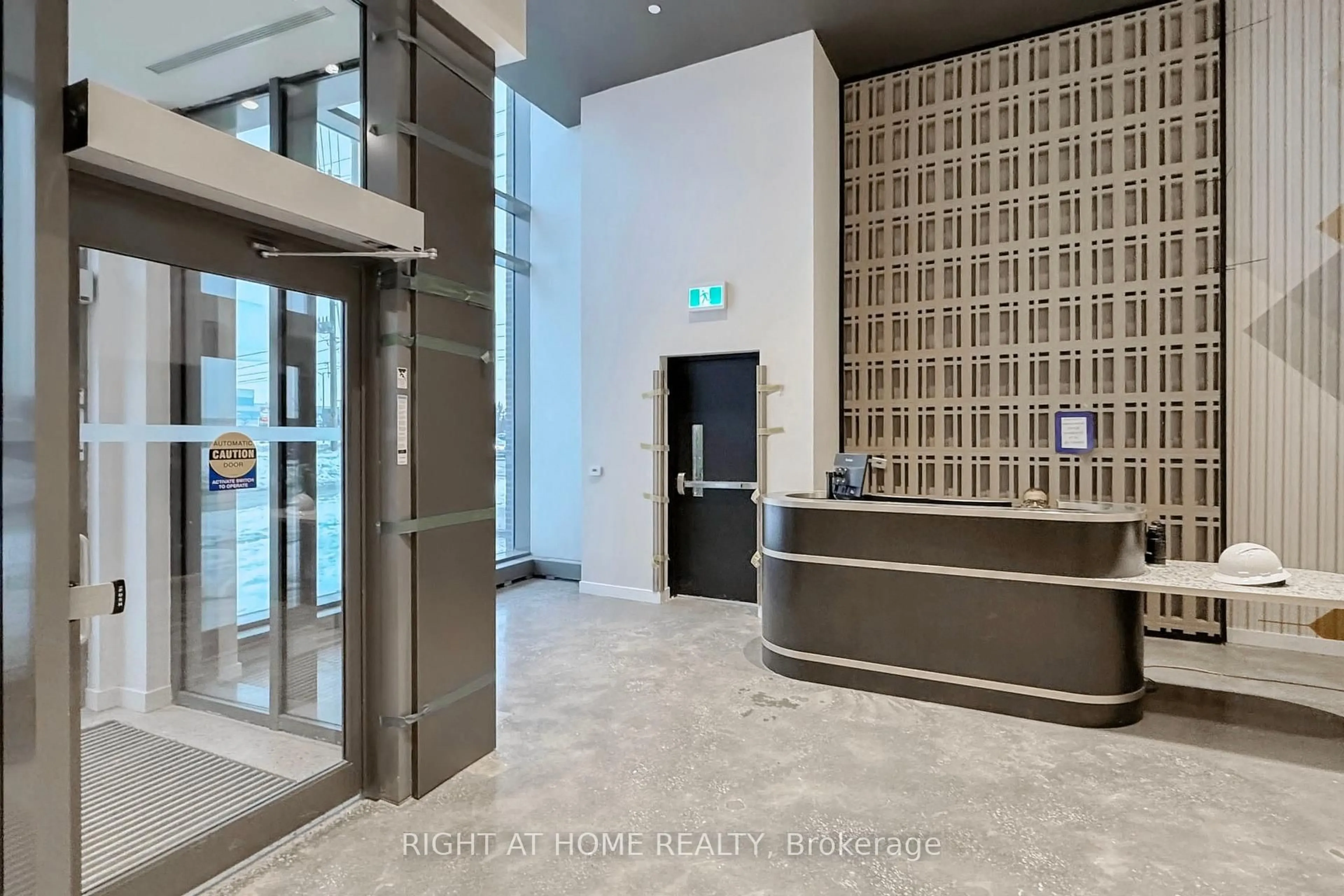 Indoor foyer for 10 Abeja St #417, Vaughan Ontario L4K 0R4