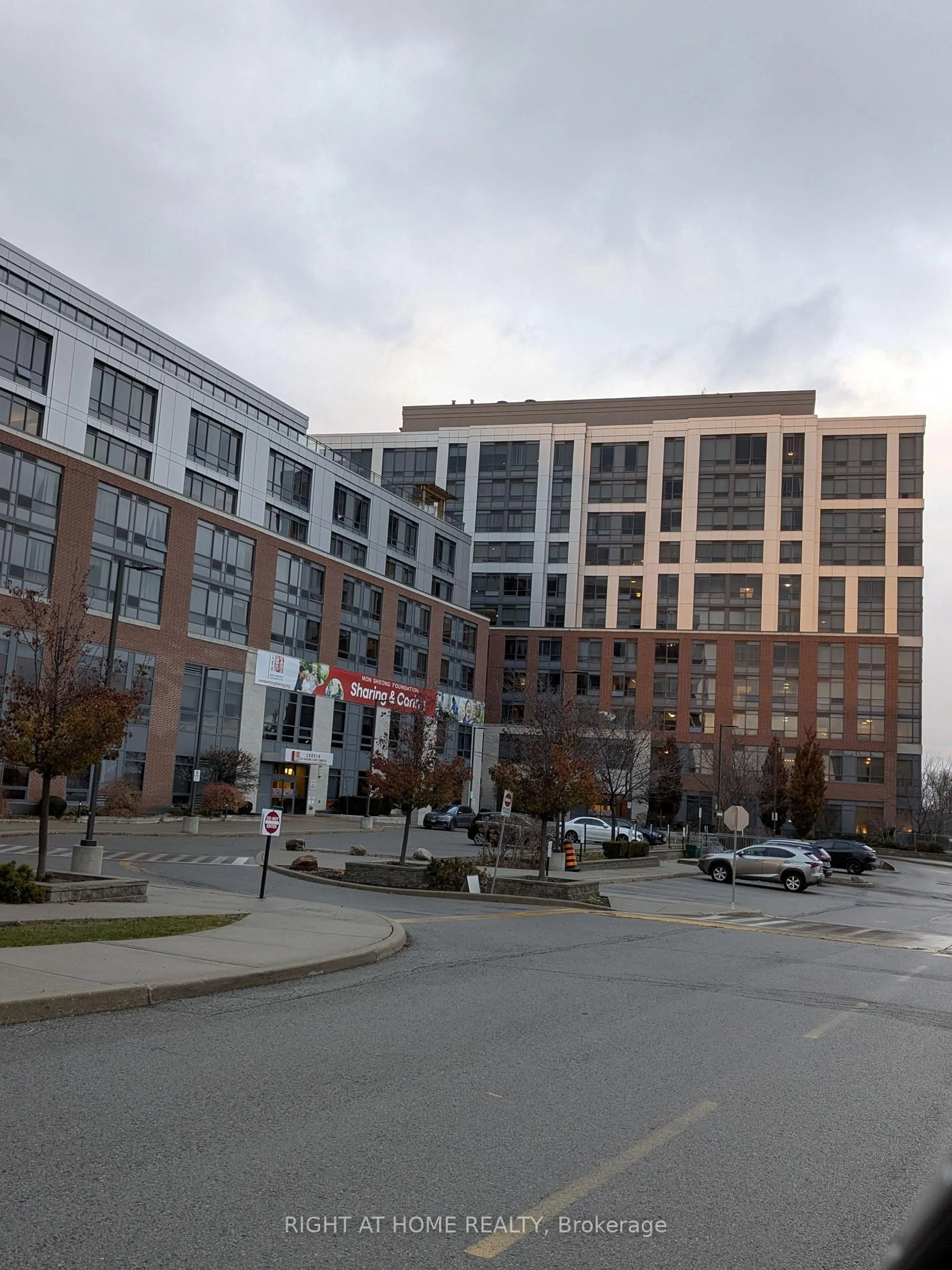 Unknown for 11211 YONGE St #609, Richmond Hill Ontario L4S 0E9