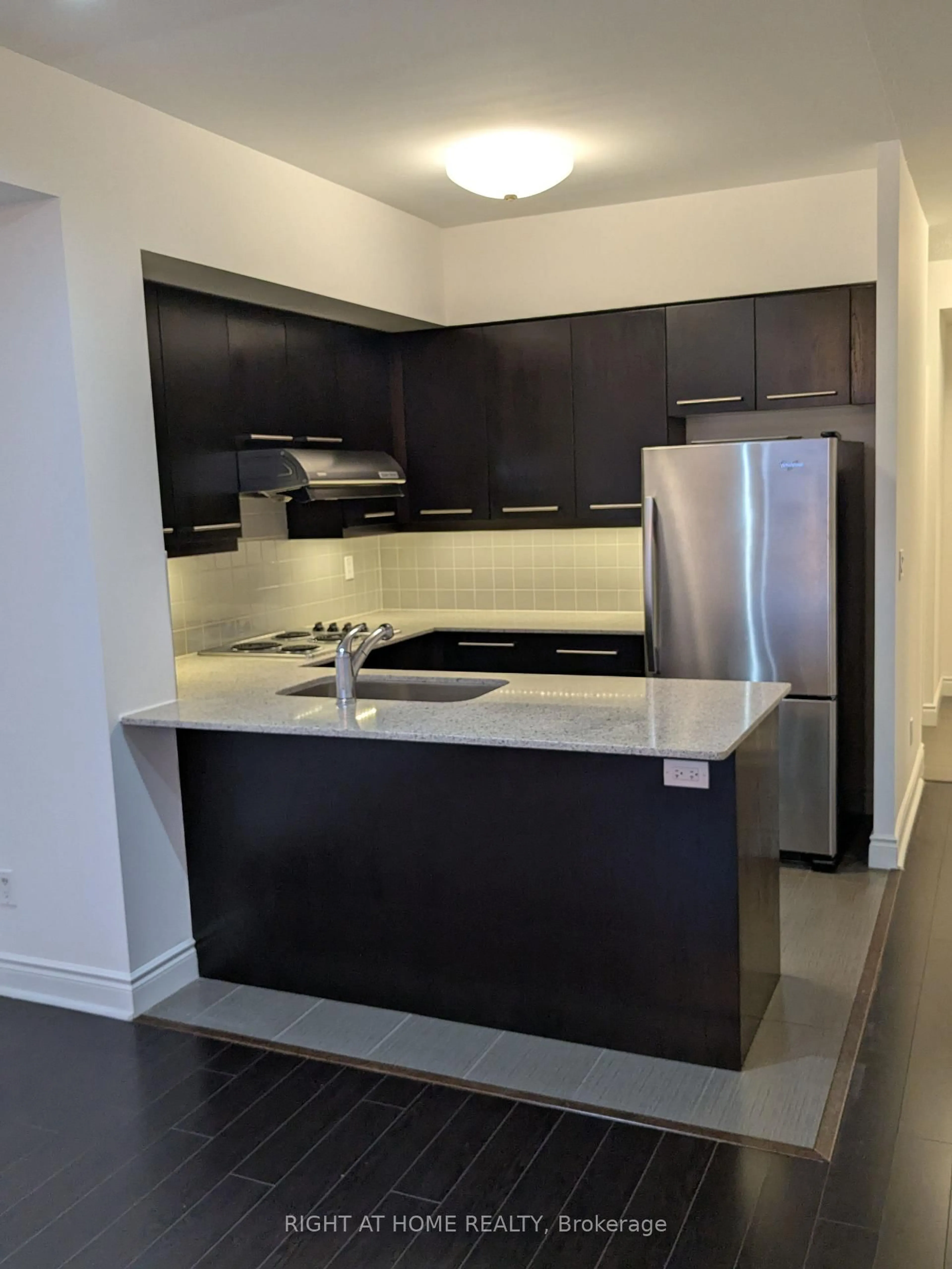 Standard kitchen, unknown for 11211 YONGE St #609, Richmond Hill Ontario L4S 0E9