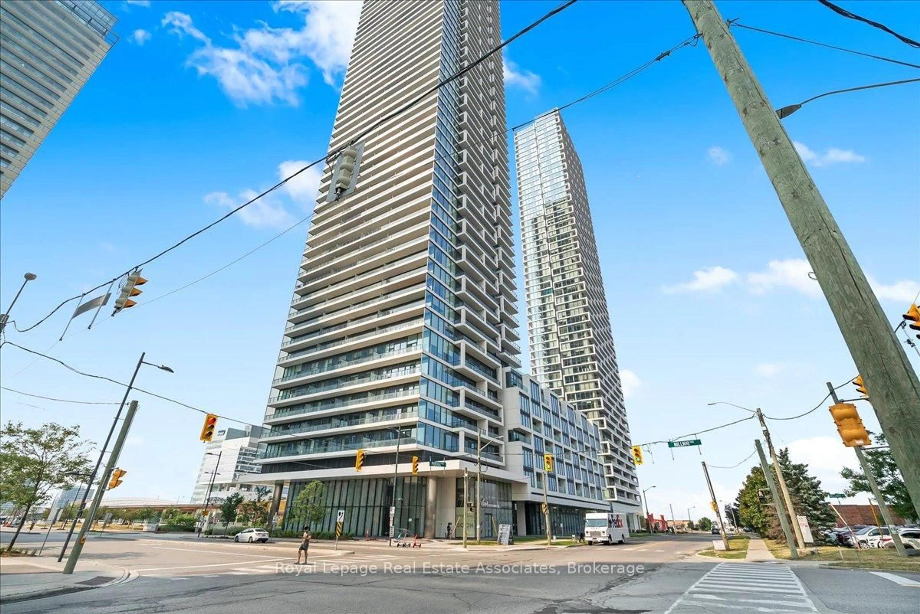 Indoor foyer for 950 Portage Pkwy #6112, Vaughan Ontario L4K 0J6