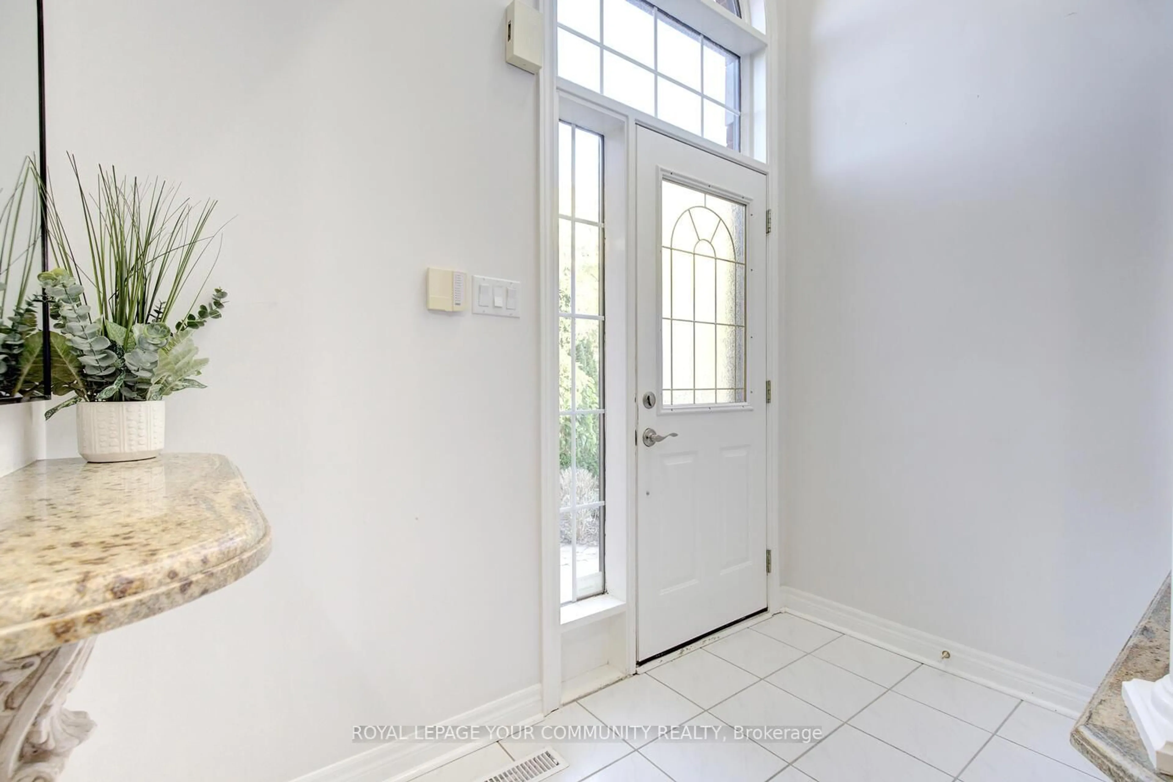 Indoor entryway for 108 Kirkbride Cres, Vaughan Ontario L6A 2J6