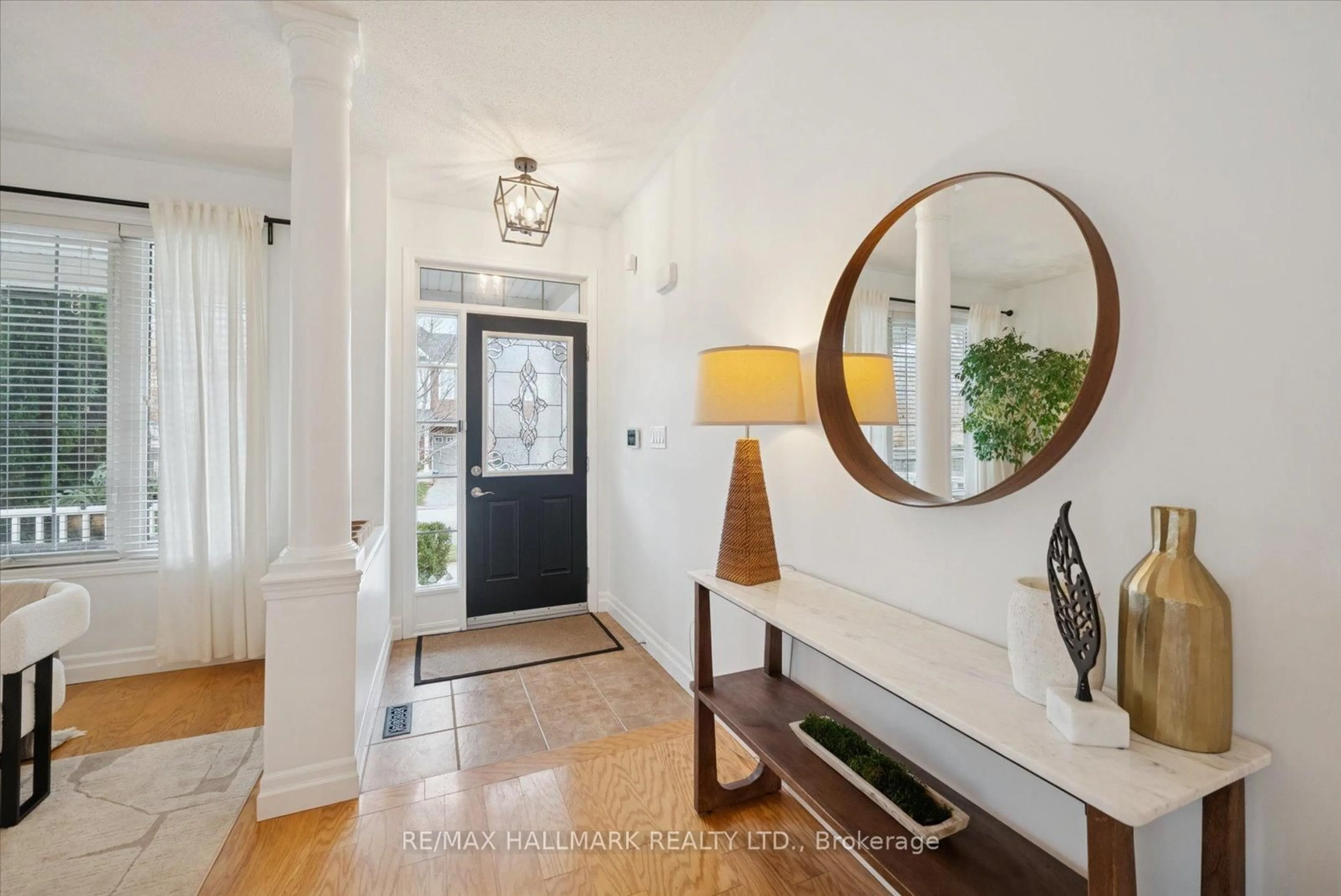 Indoor entryway for 77 Fred Silvester Rd, Whitchurch-Stouffville Ontario L4A 0J6