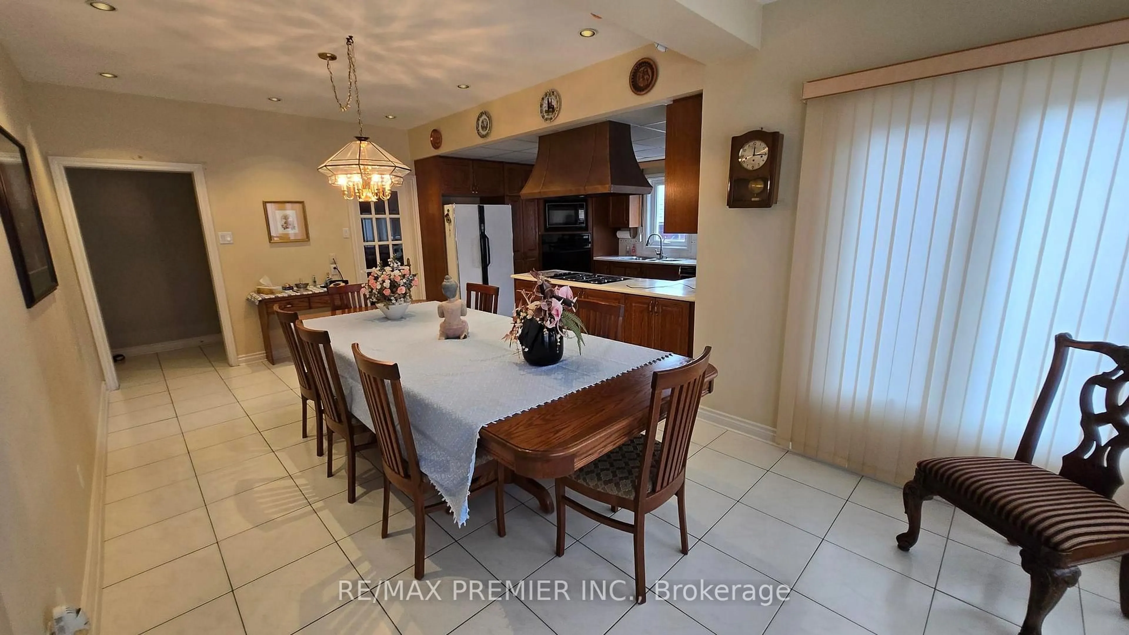 Dining room, ceramic/tile floor for 36 Railway St, Vaughan Ontario L6A 1P7