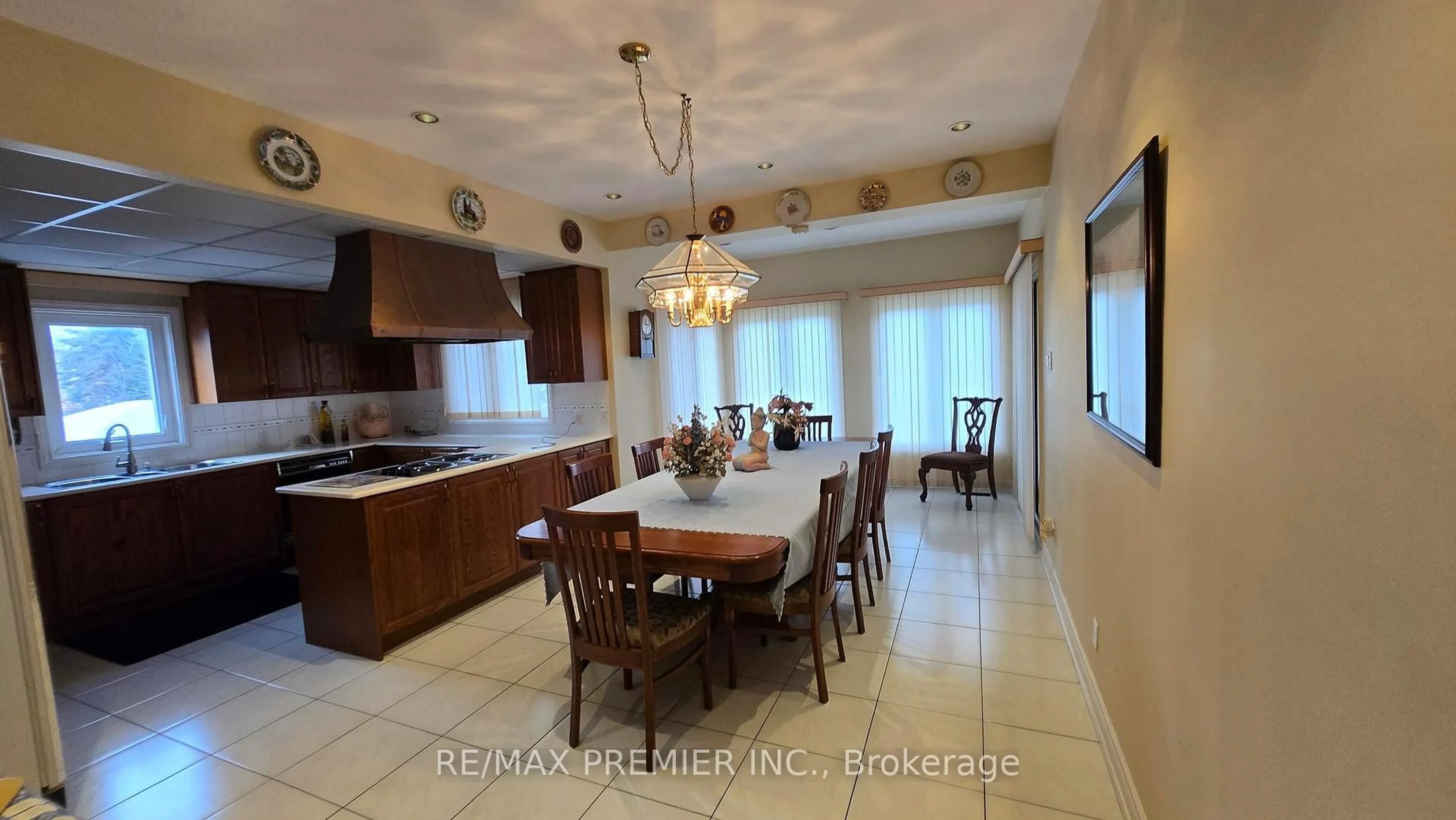 Dining room, ceramic/tile floor for 36 Railway St, Vaughan Ontario L6A 1P7