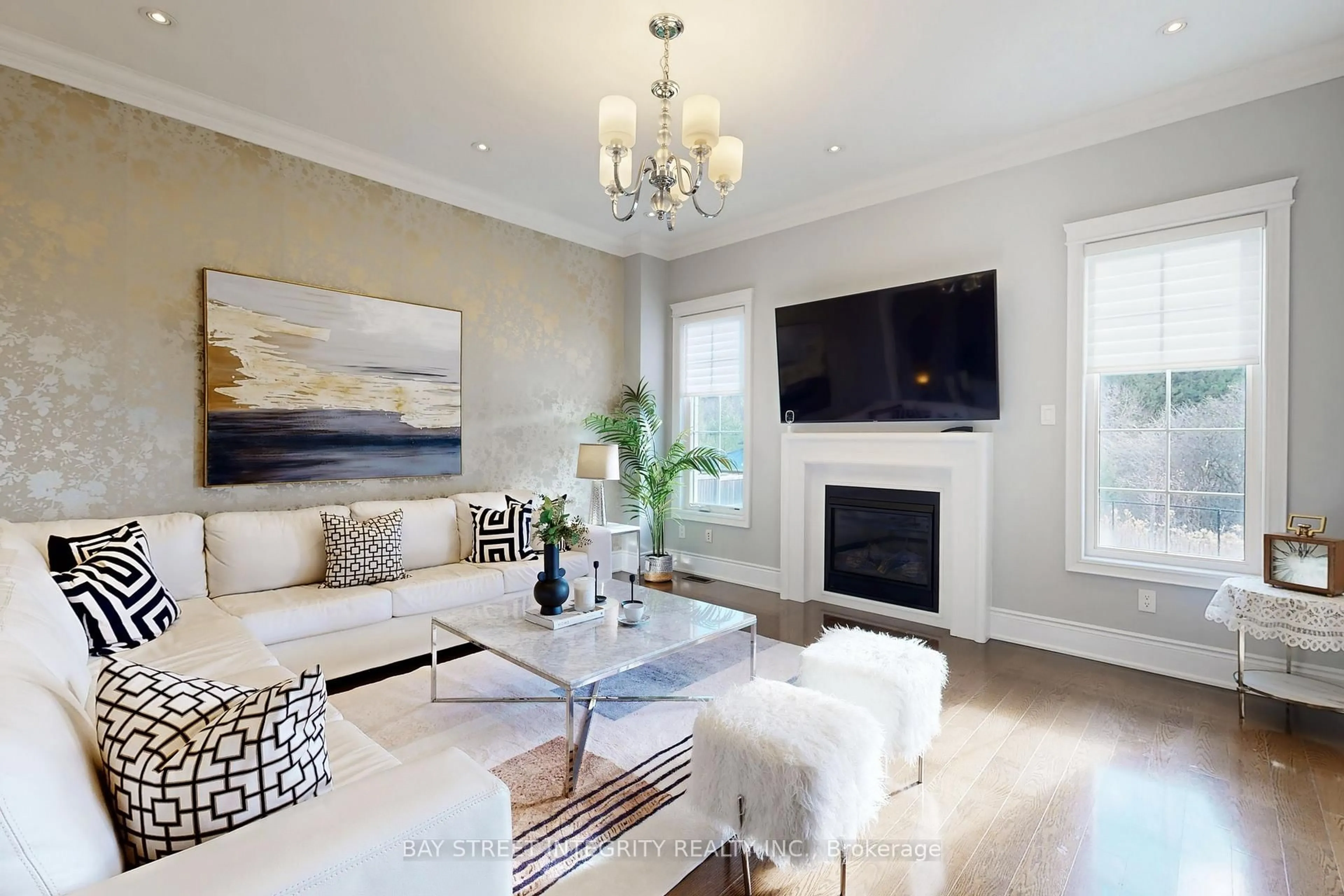 Living room with furniture, unknown for 170 Crane St, Aurora Ontario L4G 0W2