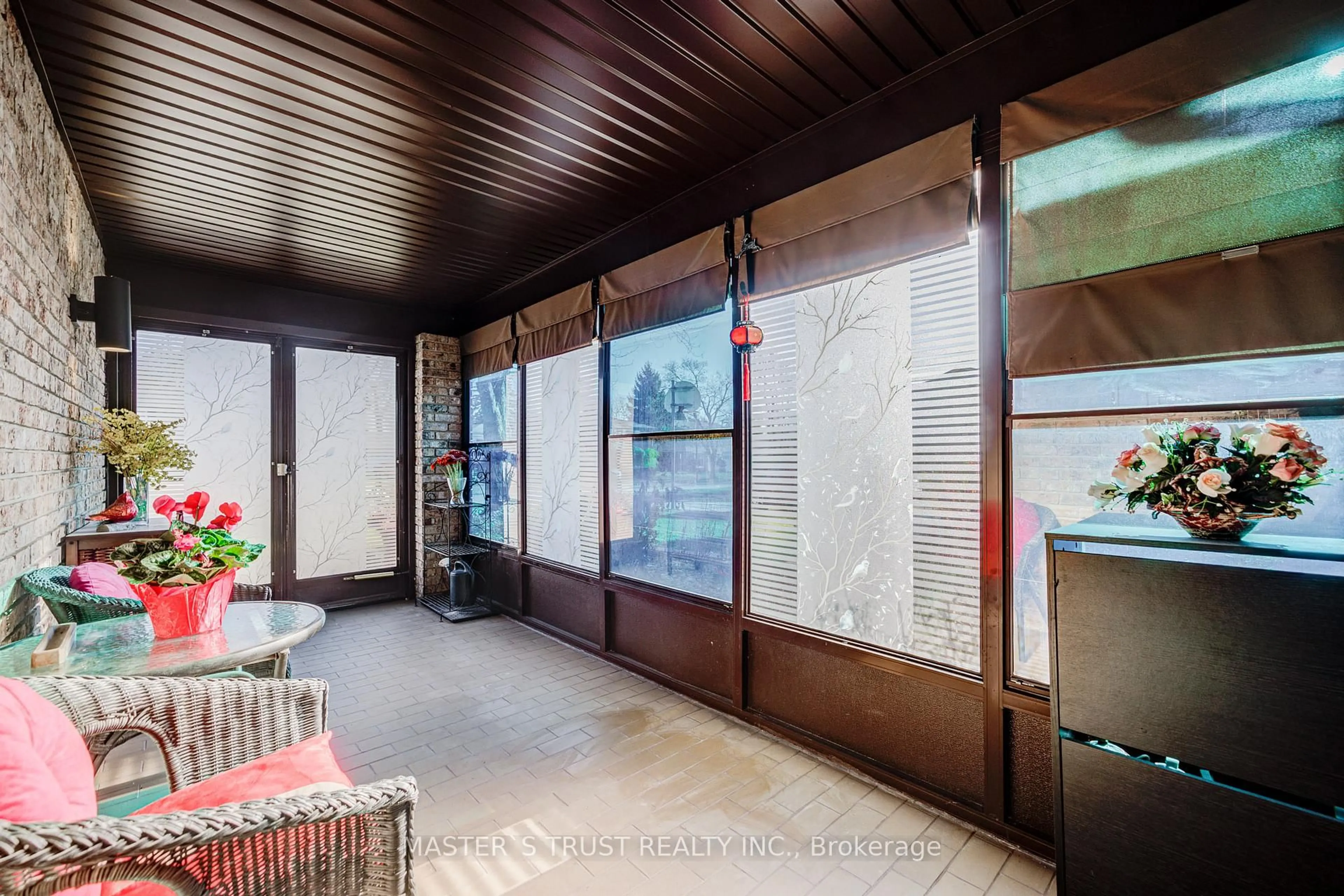 Indoor foyer for 72 Rose Way, Markham Ontario L3P 3S6