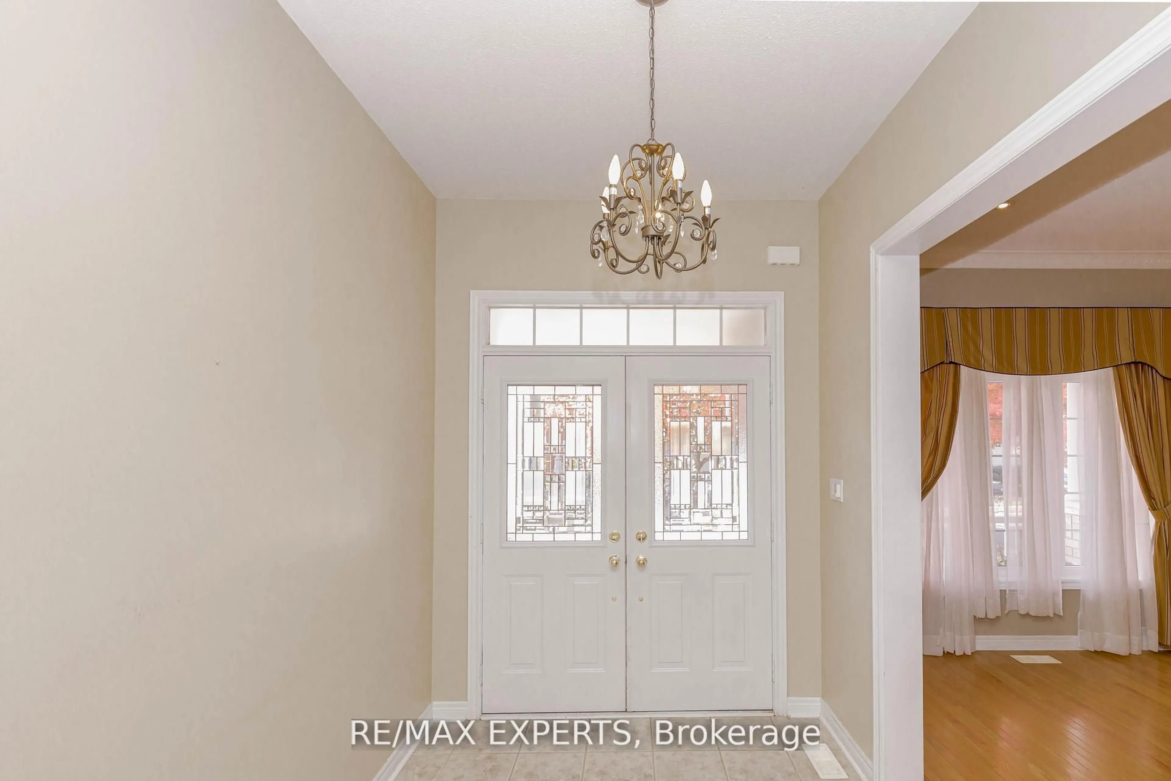 Indoor entryway for 150 Saint Nicholas Cres, Vaughan Ontario L4H 3E6