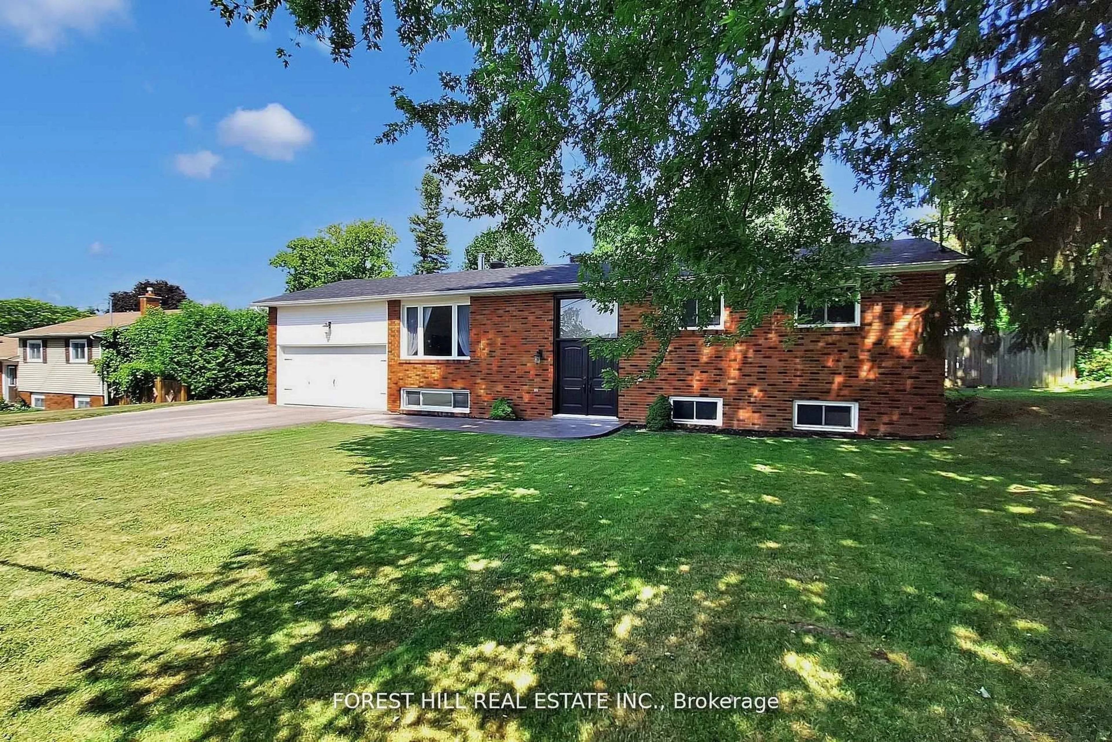 A pic from outside/outdoor area/front of a property/back of a property/a pic from drone, street for 21 Lallien Dr, Bradford West Gwillimbury Ontario L0G 1B0