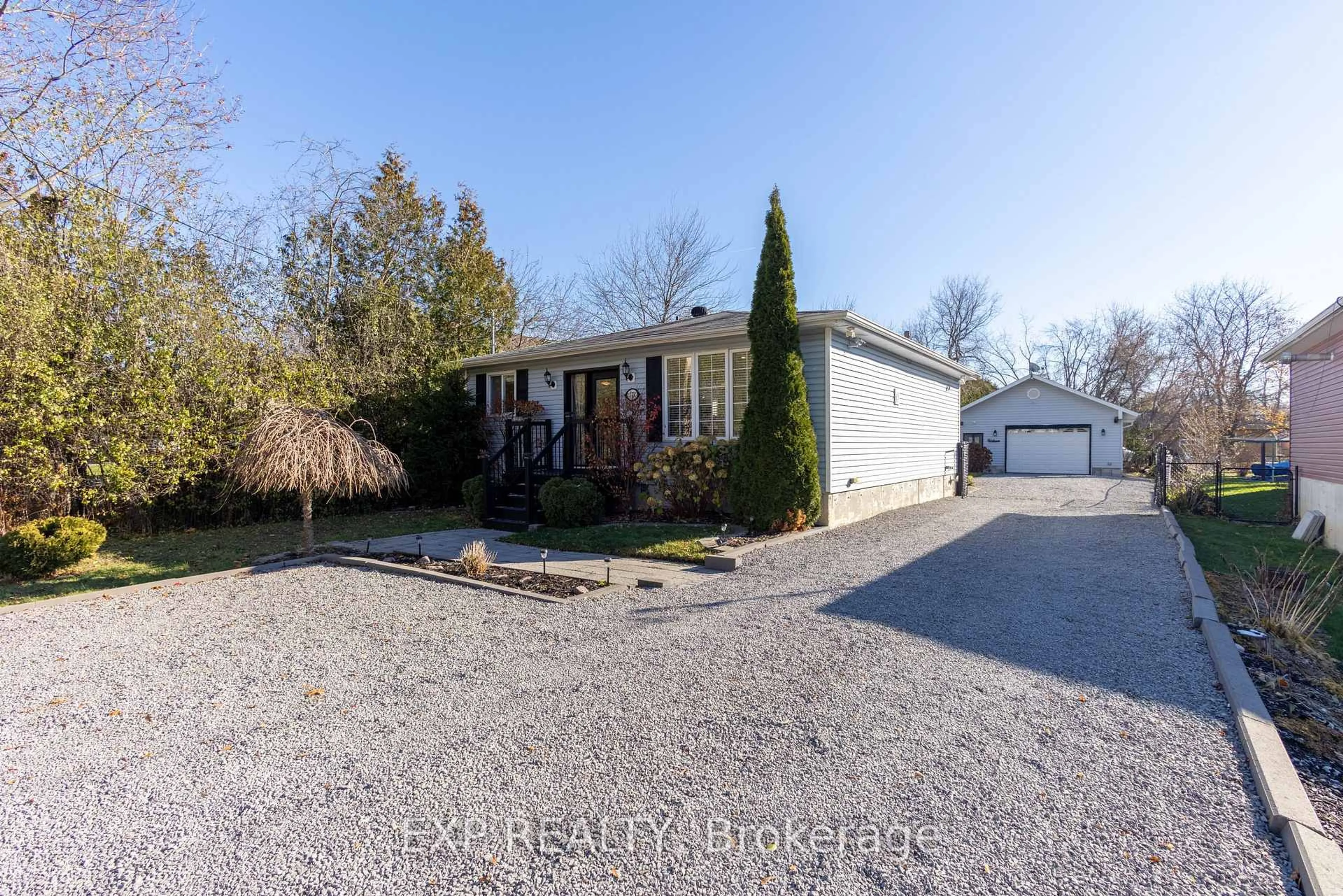 A pic from outside/outdoor area/front of a property/back of a property/a pic from drone, street for 277 Boyers Rd, Georgina Ontario L4P 3C8
