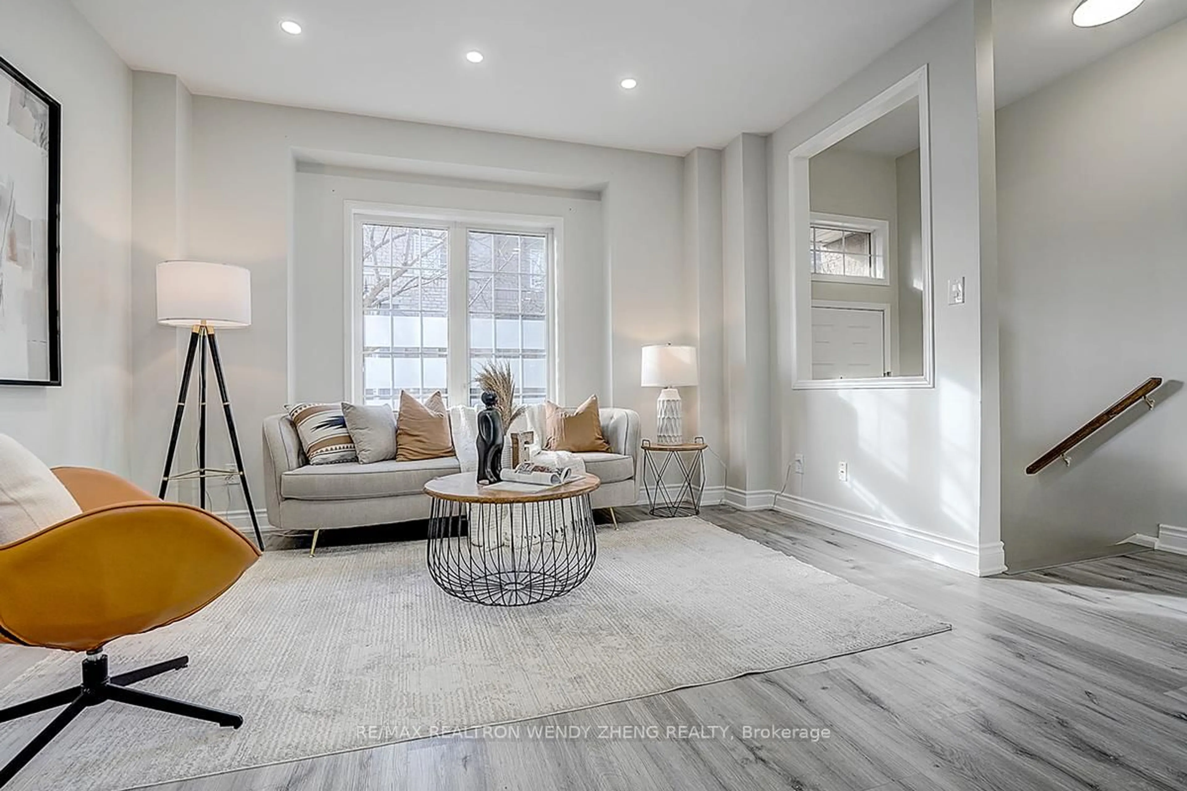 Living room with furniture, unknown for 23 Observatory Lane #105, Richmond Hill Ontario L4C 0M7